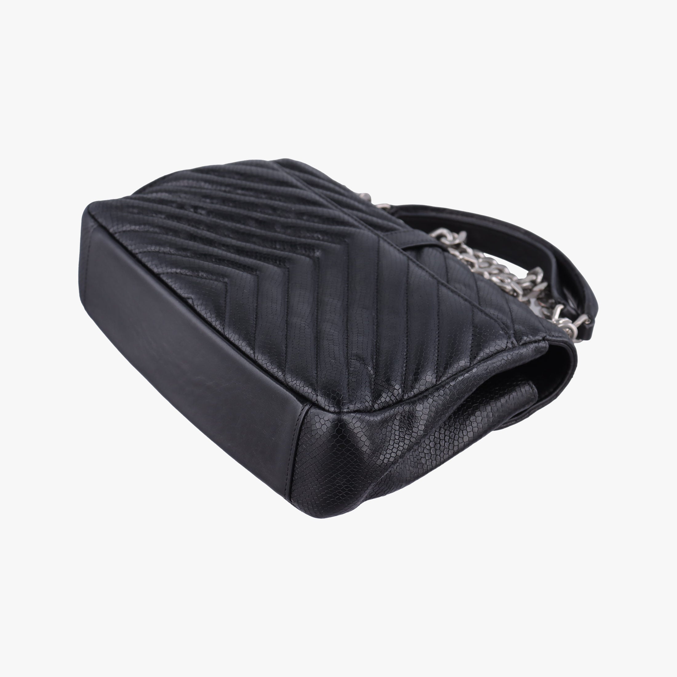 Secondhand Yves Saint Laurent COLLEGE Medium Black Chevron-quilted leather 600279 shoulderbag | stylenewstar