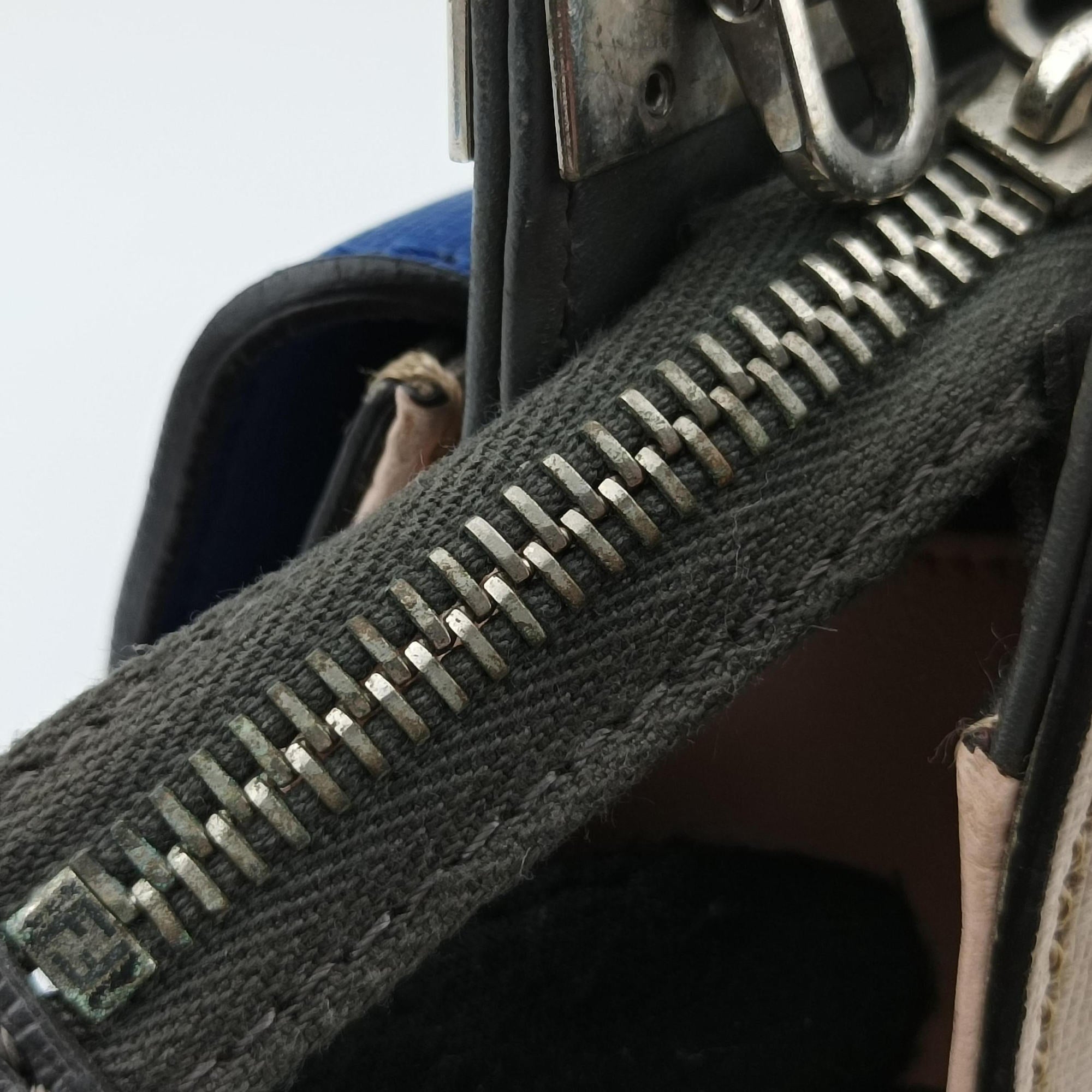 Vintage Fendi Demi Jour Blue × Beige Leather 8BT222 shoulderbag | stylenewstar