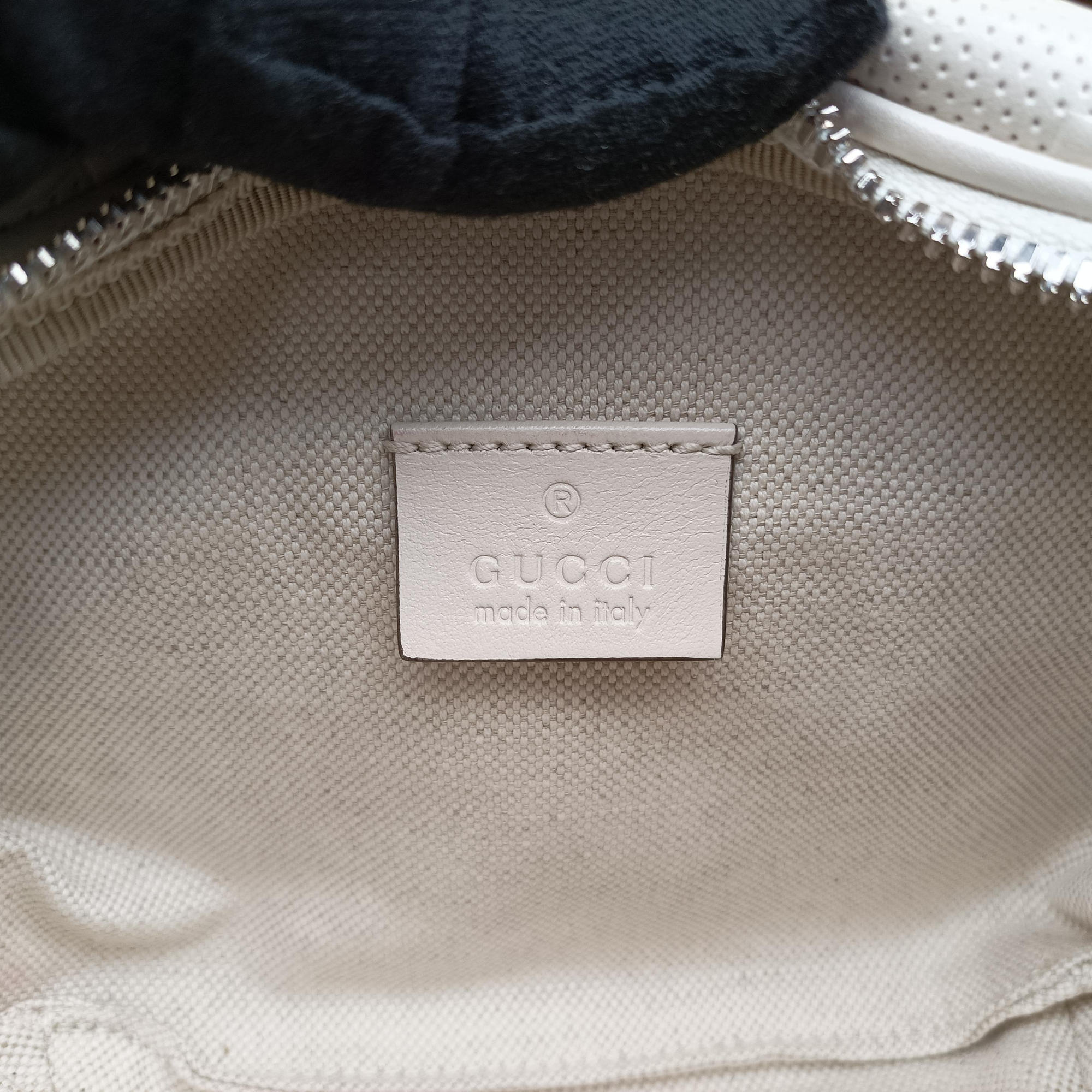 Vintage Gucci GG emboss White Leather 658582 bum bag/waist bag | stylenewstar