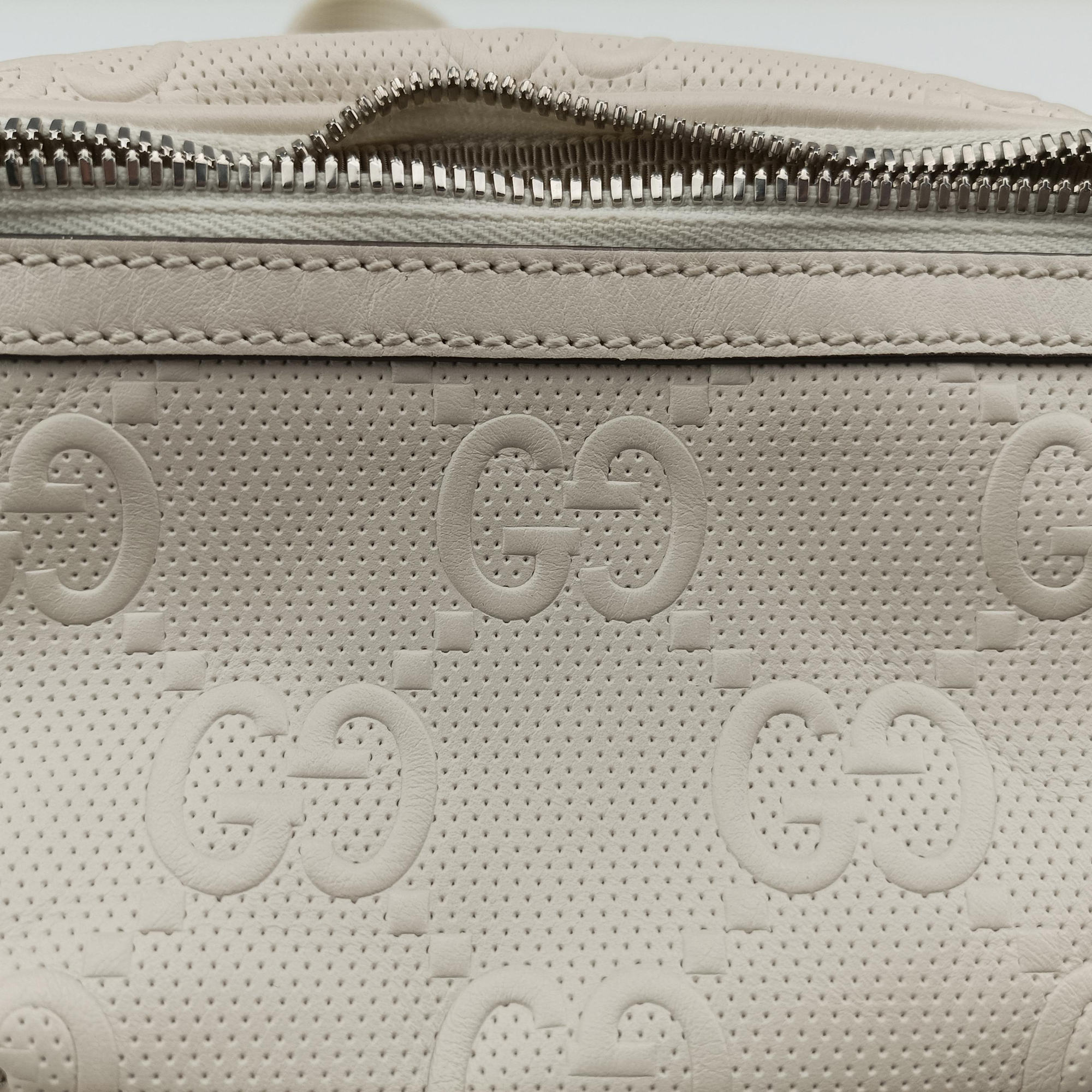 Vintage Gucci GG emboss White Leather 658582 bum bag/waist bag | stylenewstar