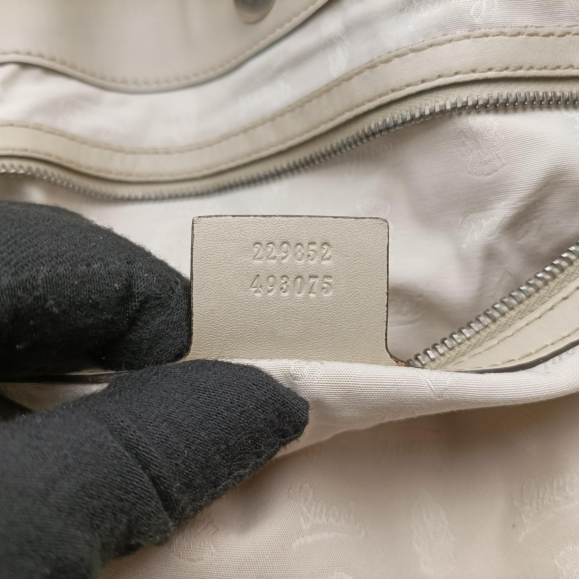 Secondhand Gucci Babouska Hysteria White Leather 229852 handbag | stylenewstar