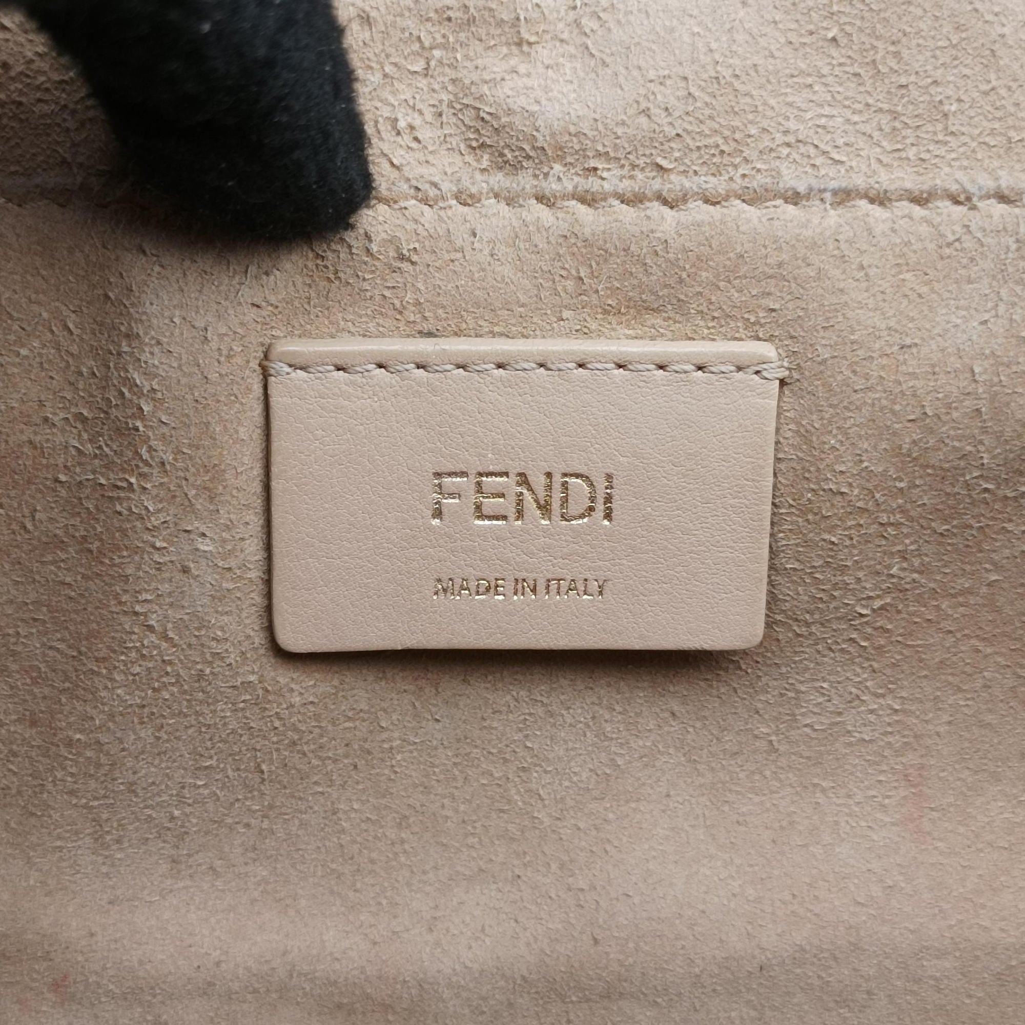 Pre-owned Fendi KAN I Green Leather 8BT283 shoulderbag | stylenewstar
