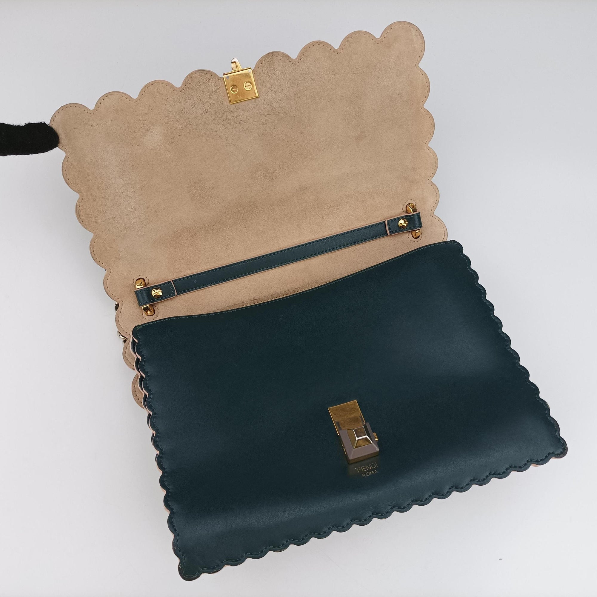 Pre-owned Fendi KAN I Green Leather 8BT283 shoulderbag | stylenewstar