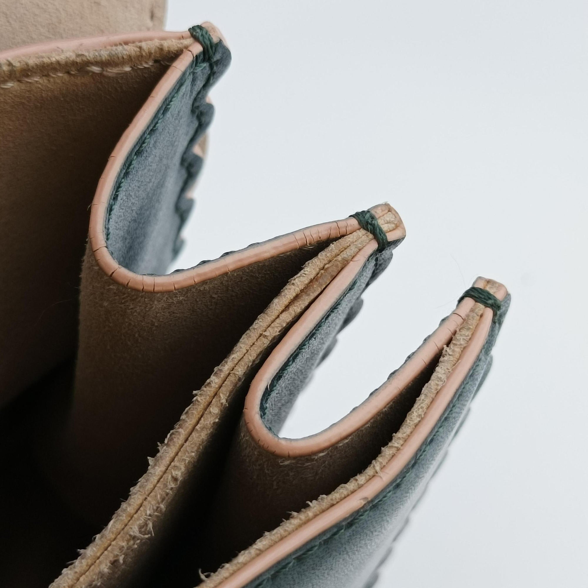 Pre-owned Fendi KAN I Green Leather 8BT283 shoulderbag | stylenewstar