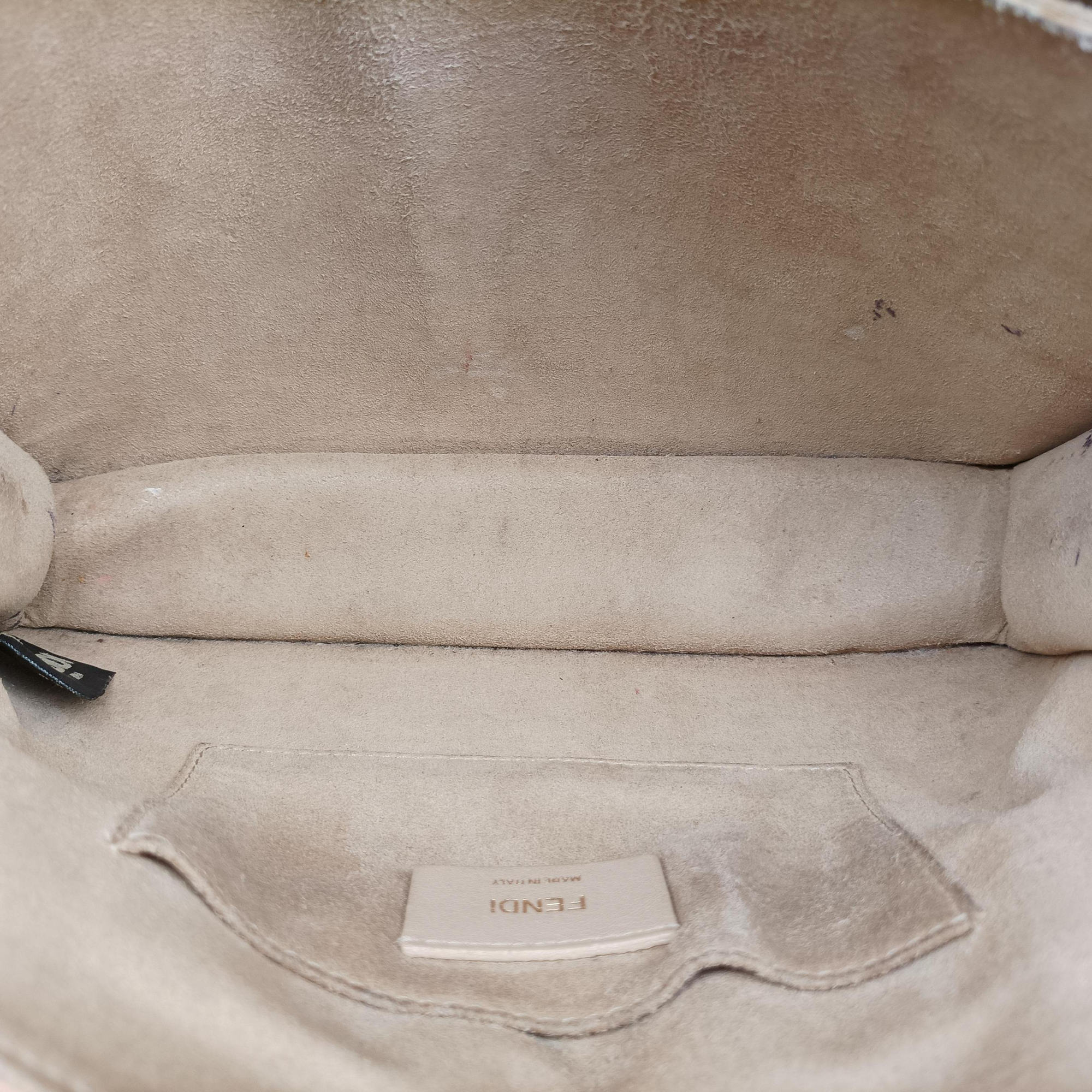 Pre-owned Fendi KAN I Green Leather 8BT283 shoulderbag | stylenewstar