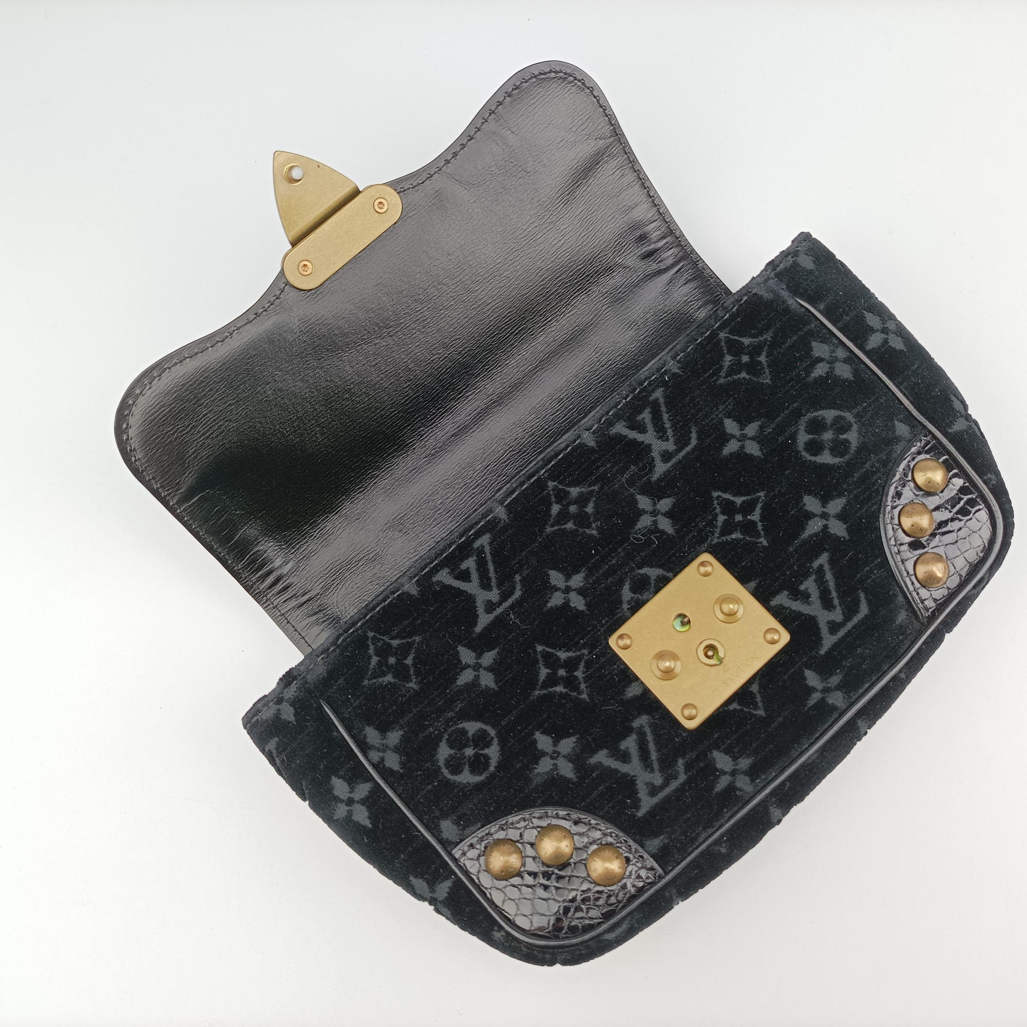 Pre-owned Louis Vuitton Irvine black Velour×Alligator M92733 shoulderbag | stylenewstar