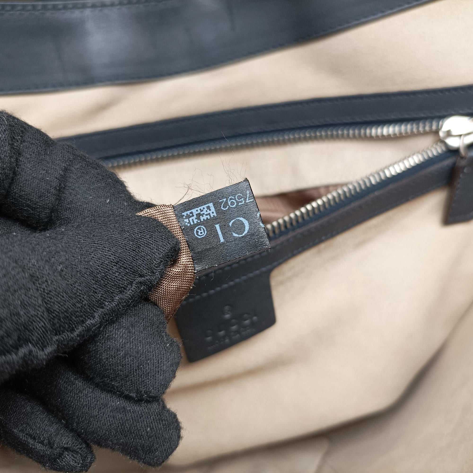 Pre-owned Gucci Messenger Black Leather  shoulderbag | stylenewstar