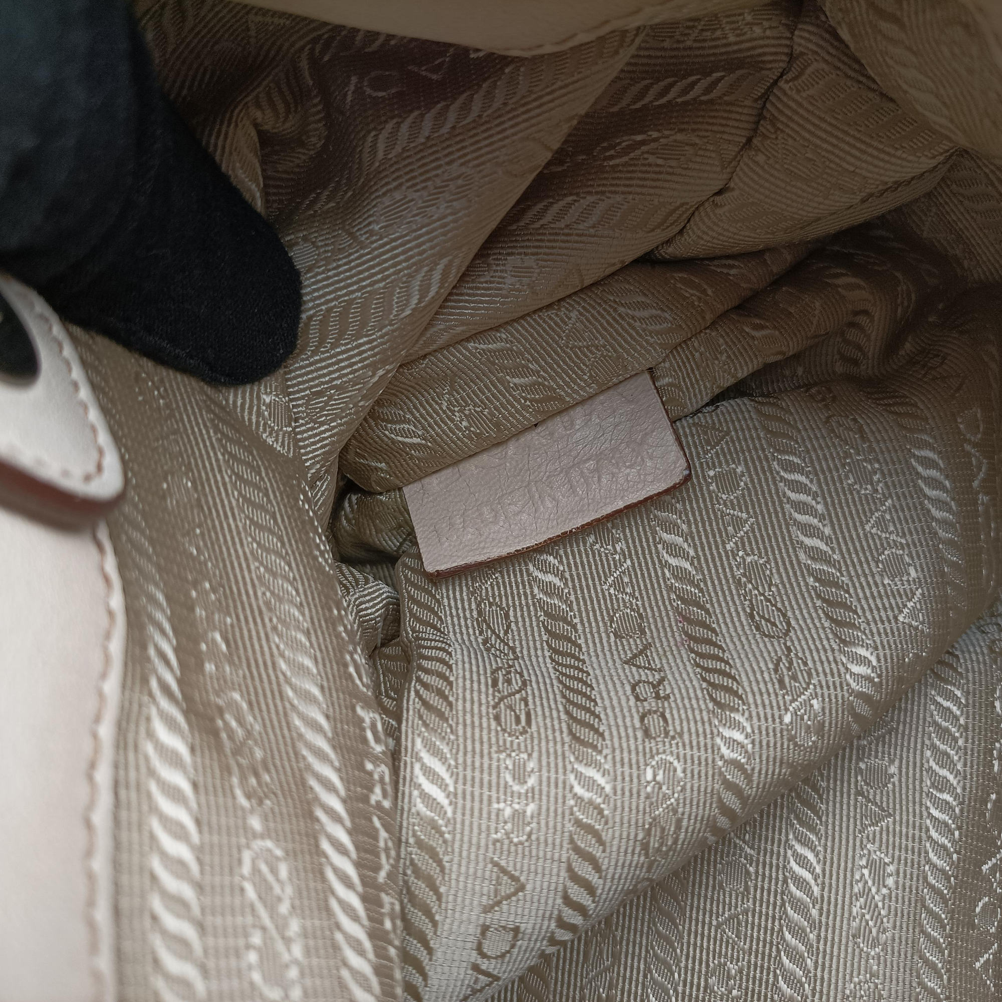 Pre-owned Prada fringe Beige Leather BN1509 shoulderbag | stylenewstar