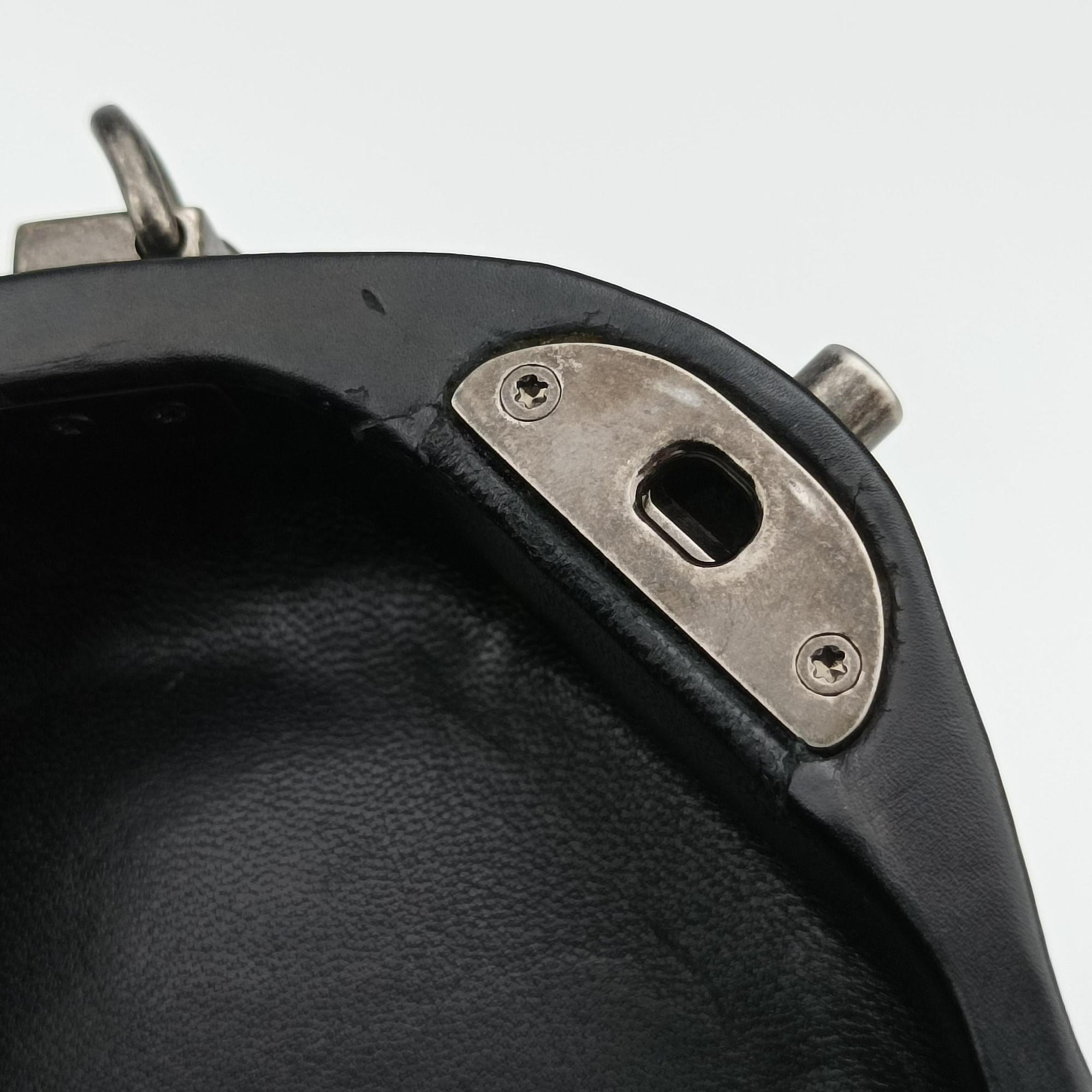 Pre-owned Yves Saint Laurent Love box heart Black Leather 564323 shoulderbag | stylenewstar