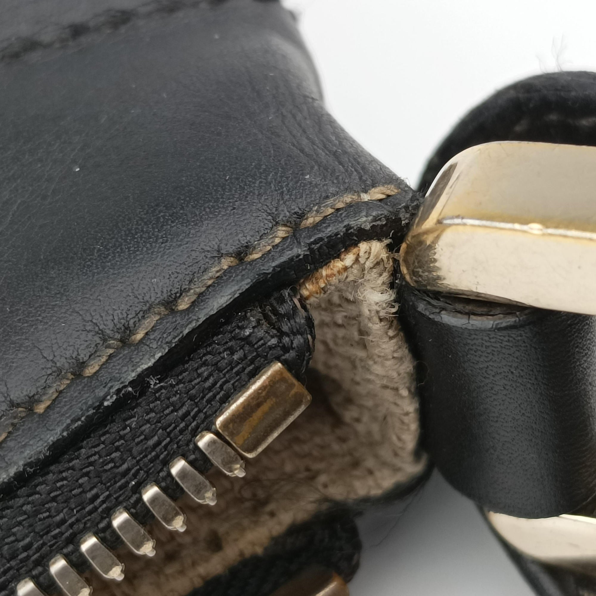 Pre-owned Gucci Crest Ivory × Black Leather×Canvas 141446 shoulderbag | stylenewstar