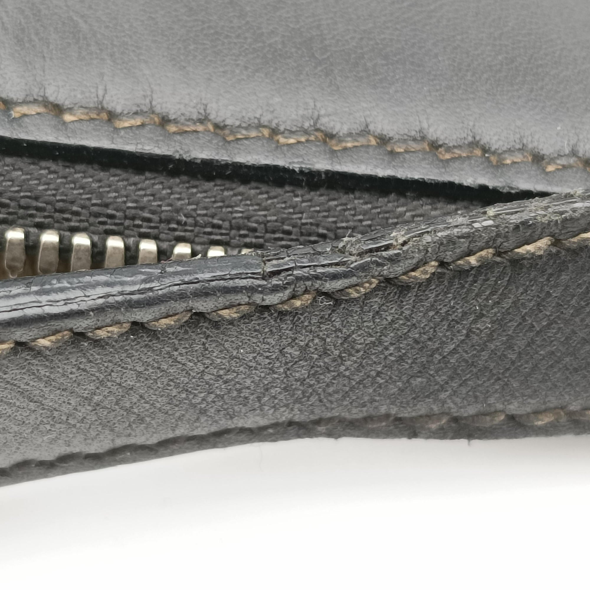 Pre-owned Gucci Crest Ivory × Black Leather×Canvas 141446 shoulderbag | stylenewstar