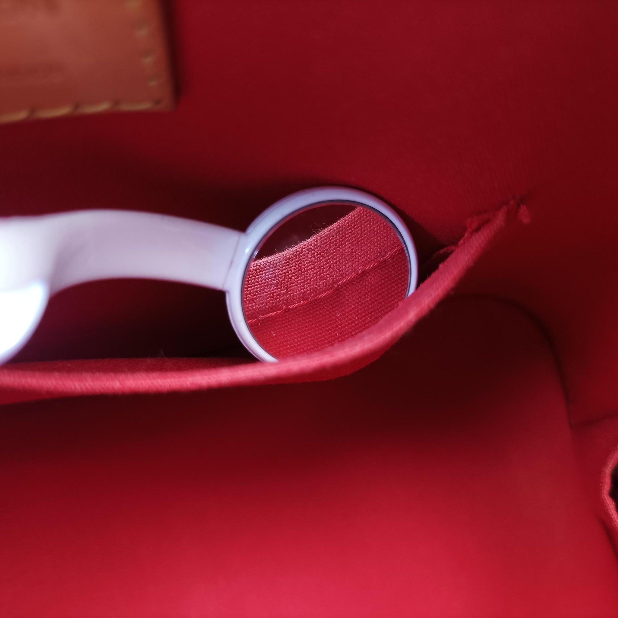 Vintage Louis Vuitton Alma BB CERISE Vernis M90174 shoulderbag | stylenewstar