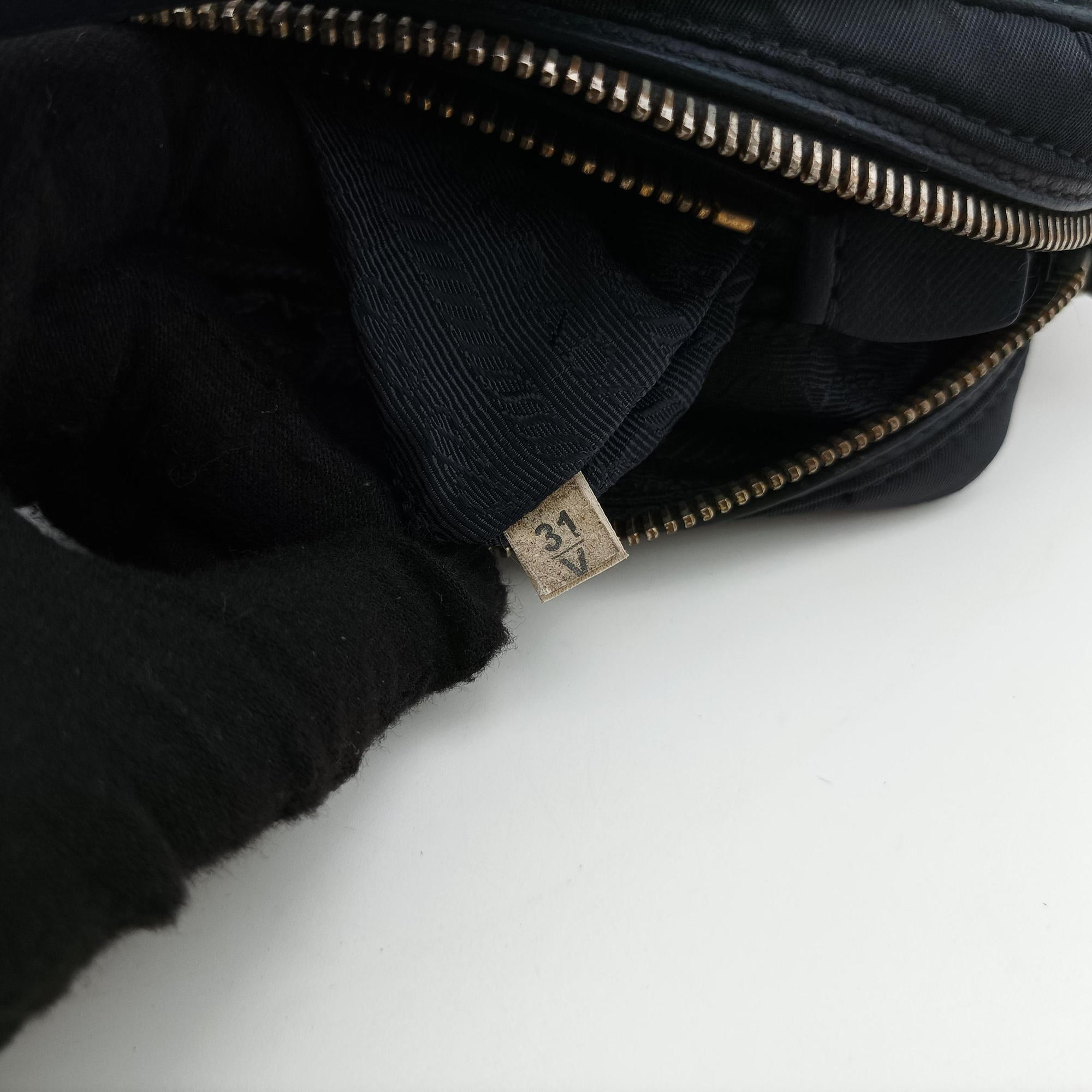 Secondhand Prada Camera bag Black nylon  shoulderbag | stylenewstar