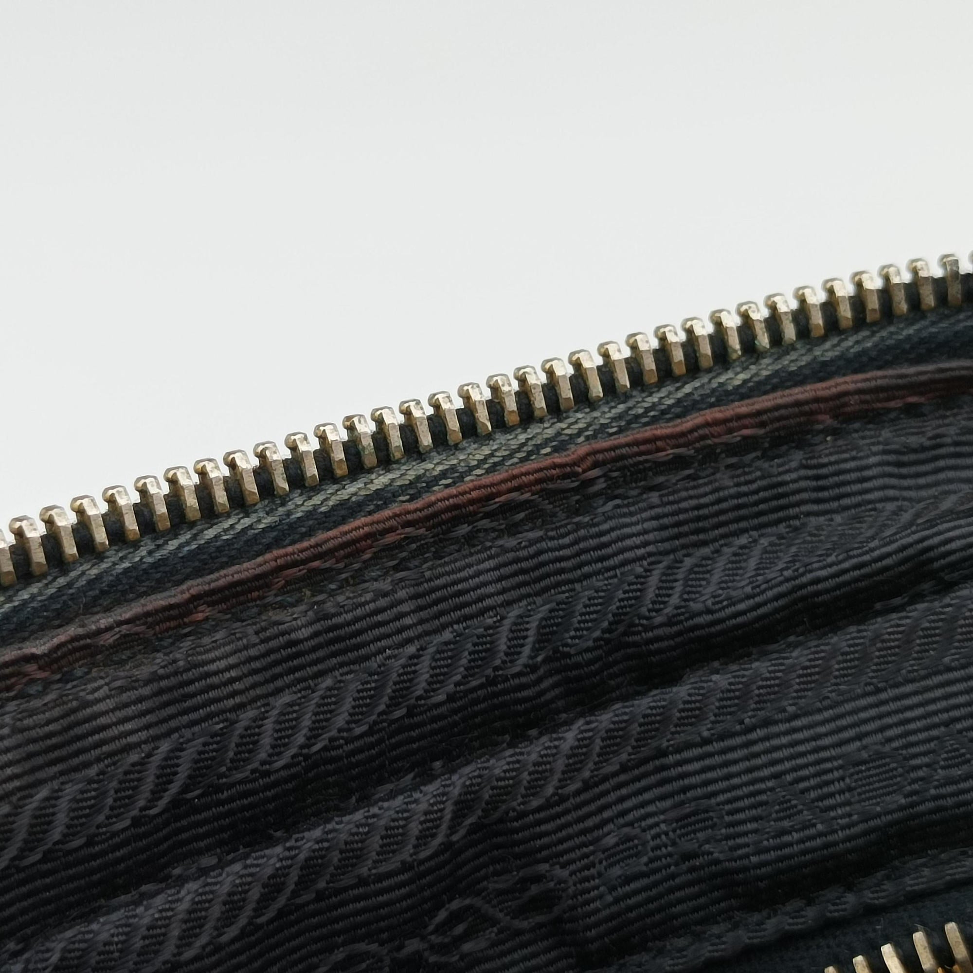 Secondhand Prada Camera bag Black nylon  shoulderbag | stylenewstar