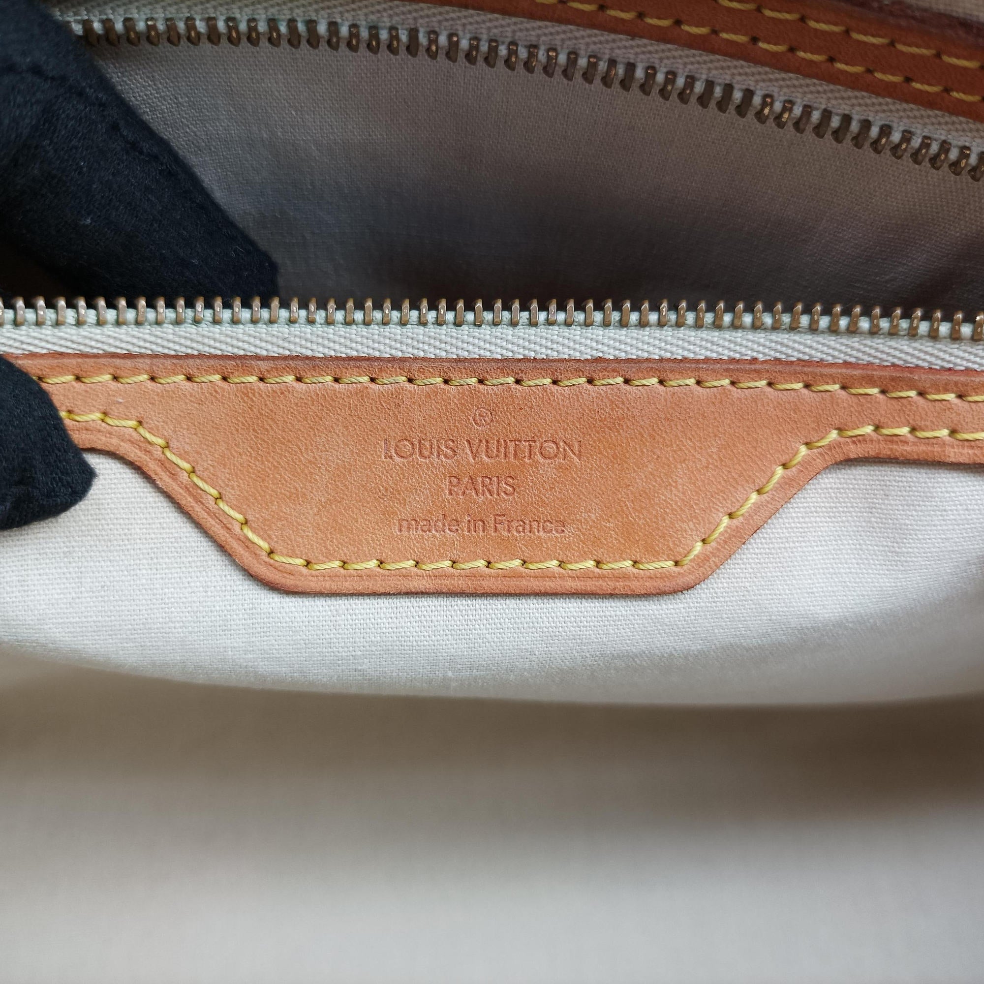 Pre-owned Louis Vuitton Brea MM Dunne Vernis M90180 shoulderbag | stylenewstar