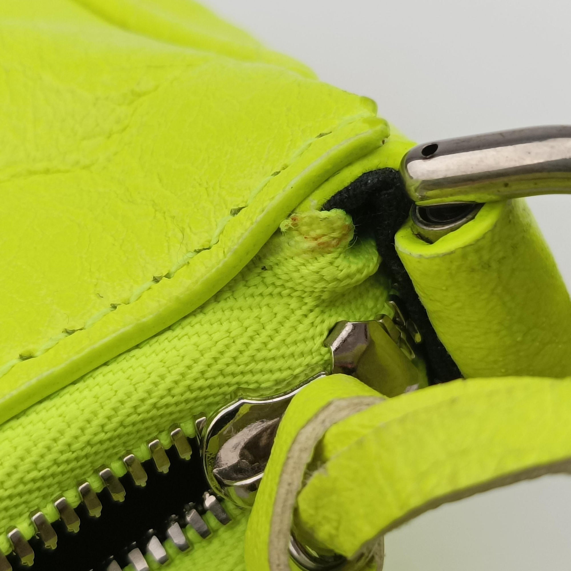 Vintage Balenciaga Le Cagole Green lambskin  shoulderbag | stylenewstar