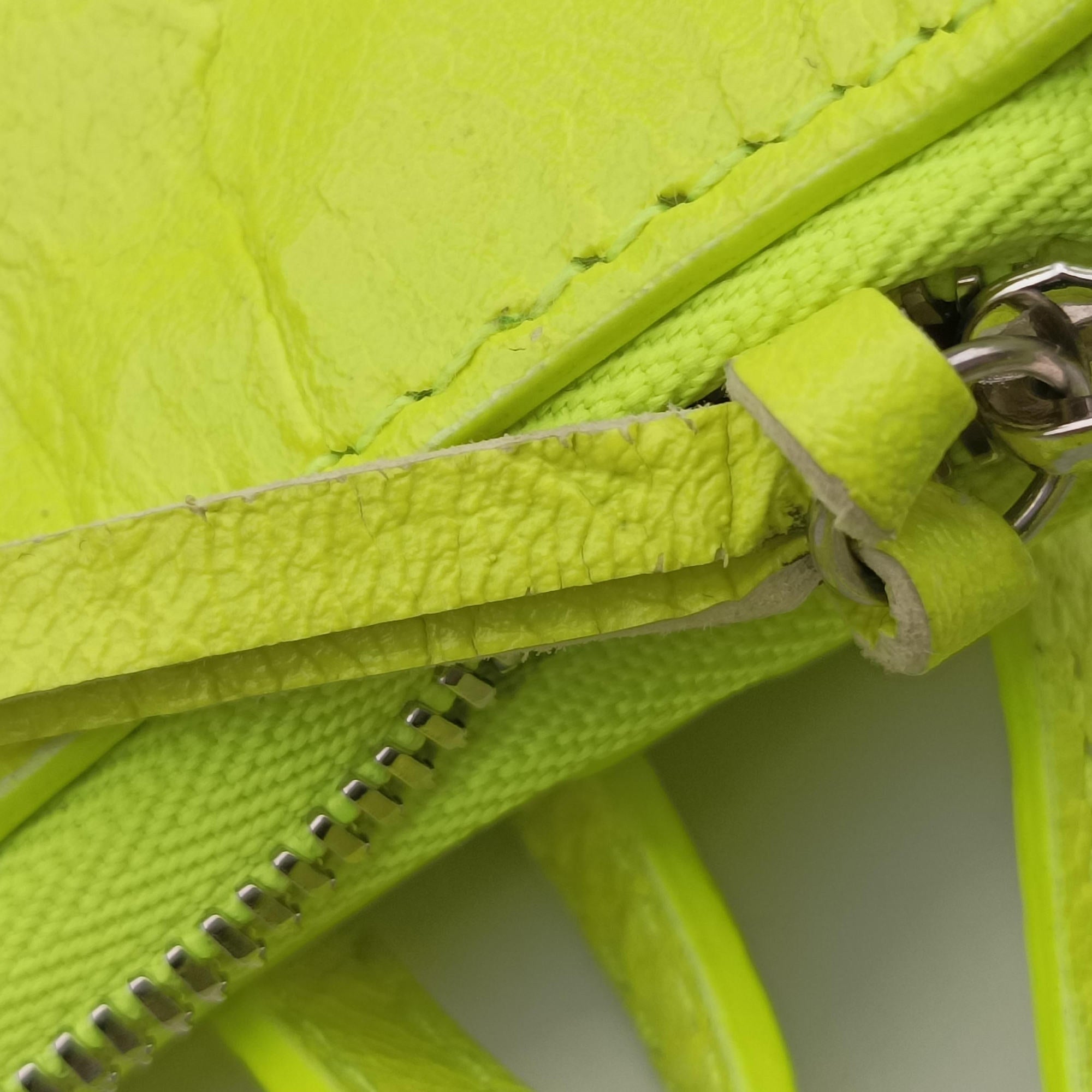Vintage Balenciaga Le Cagole Green lambskin  shoulderbag | stylenewstar