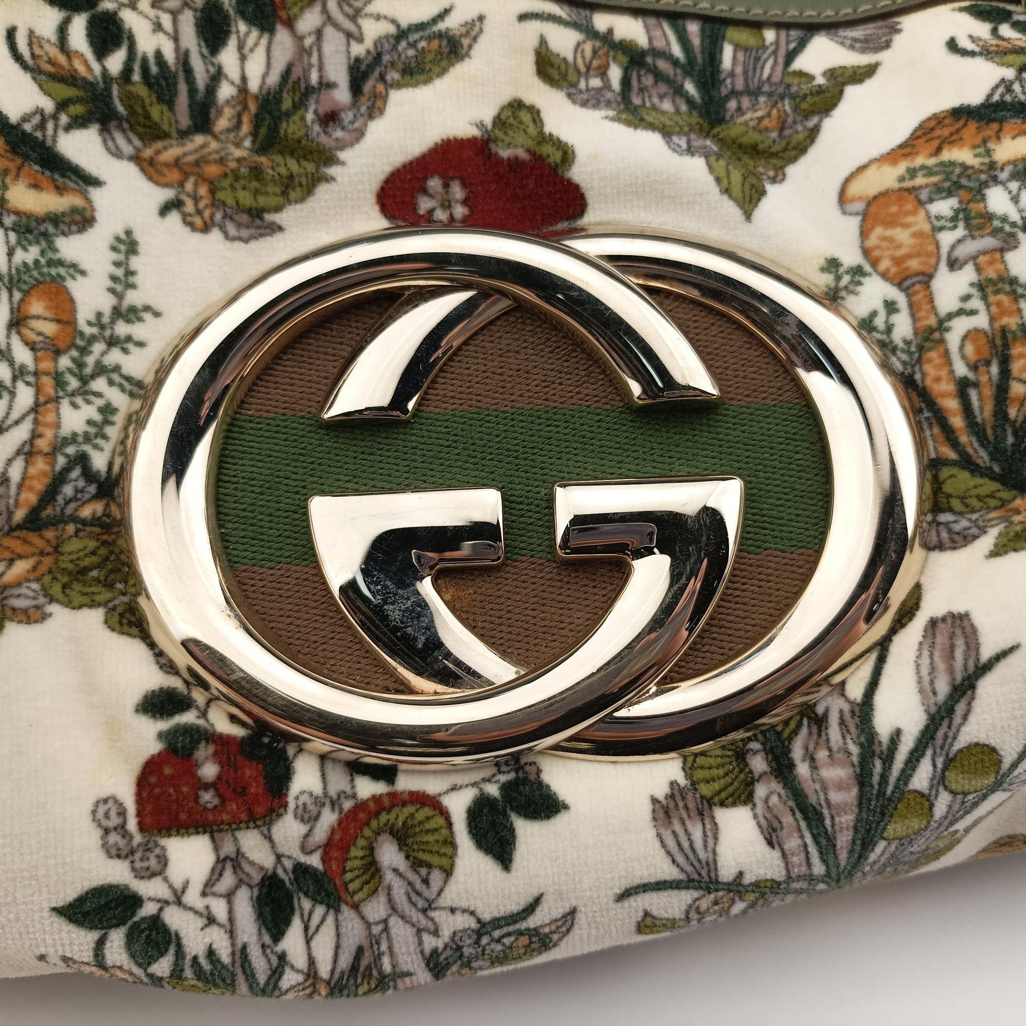 Pre-owned Gucci Interlocking GG Mushroom Flora Multicolour velour 162886 shoulderbag | stylenewstar