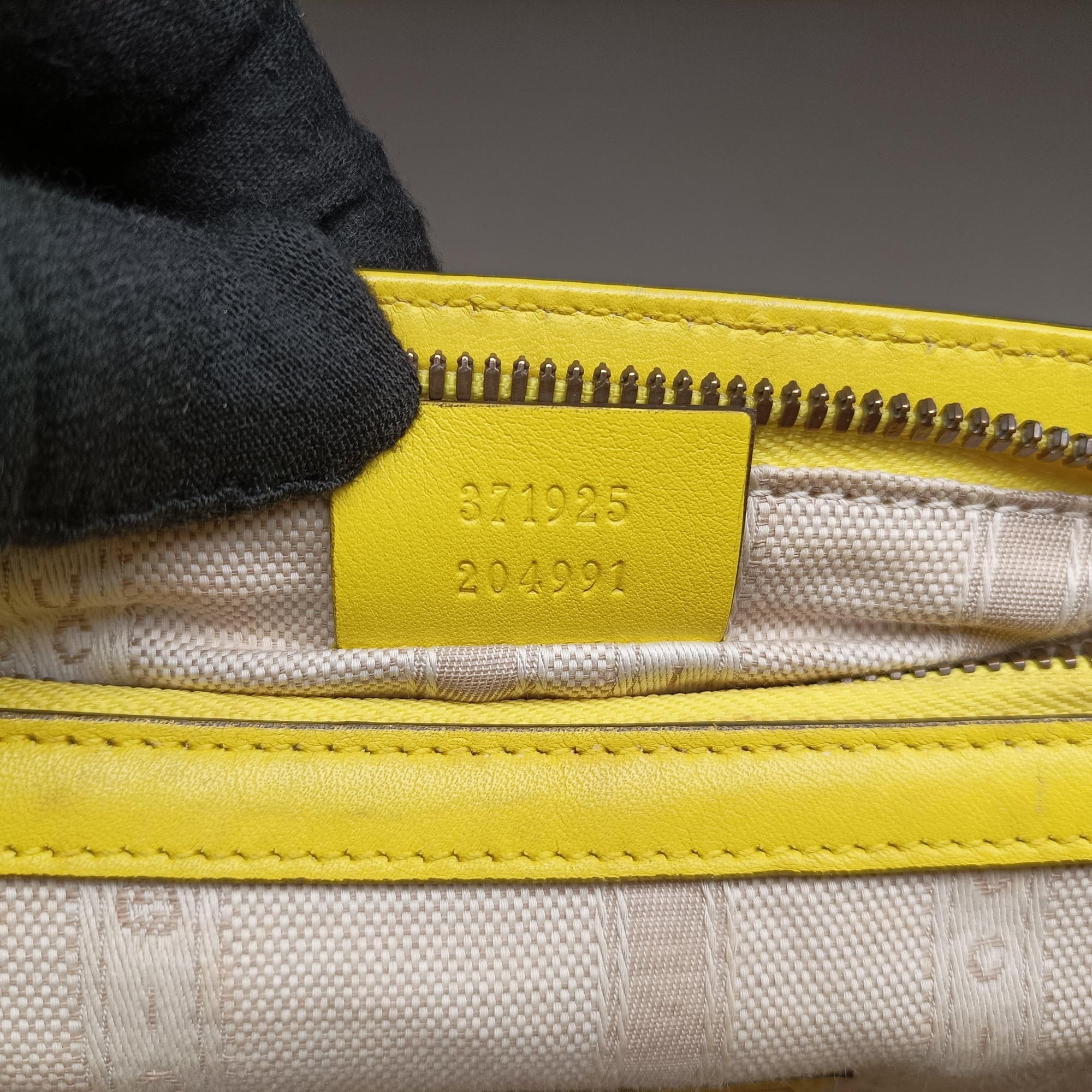 Pre-owned Gucci Bright Bit Yellow Patent 371925 shoulderbag | stylenewstar