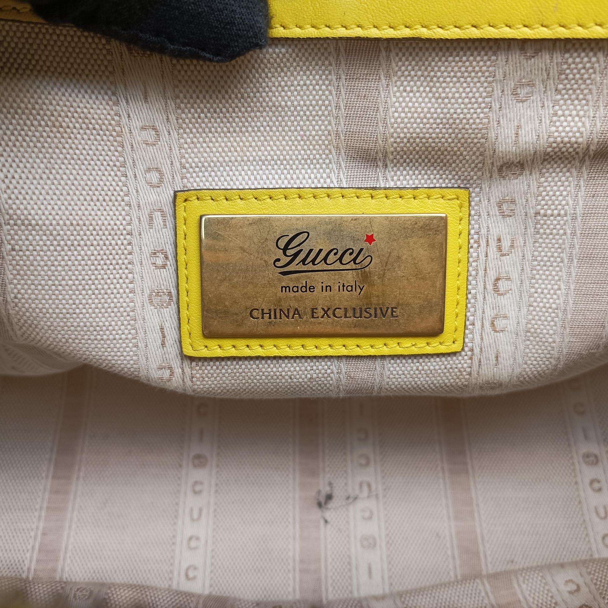 Pre-owned Gucci Bright Bit Yellow Patent 371925 shoulderbag | stylenewstar