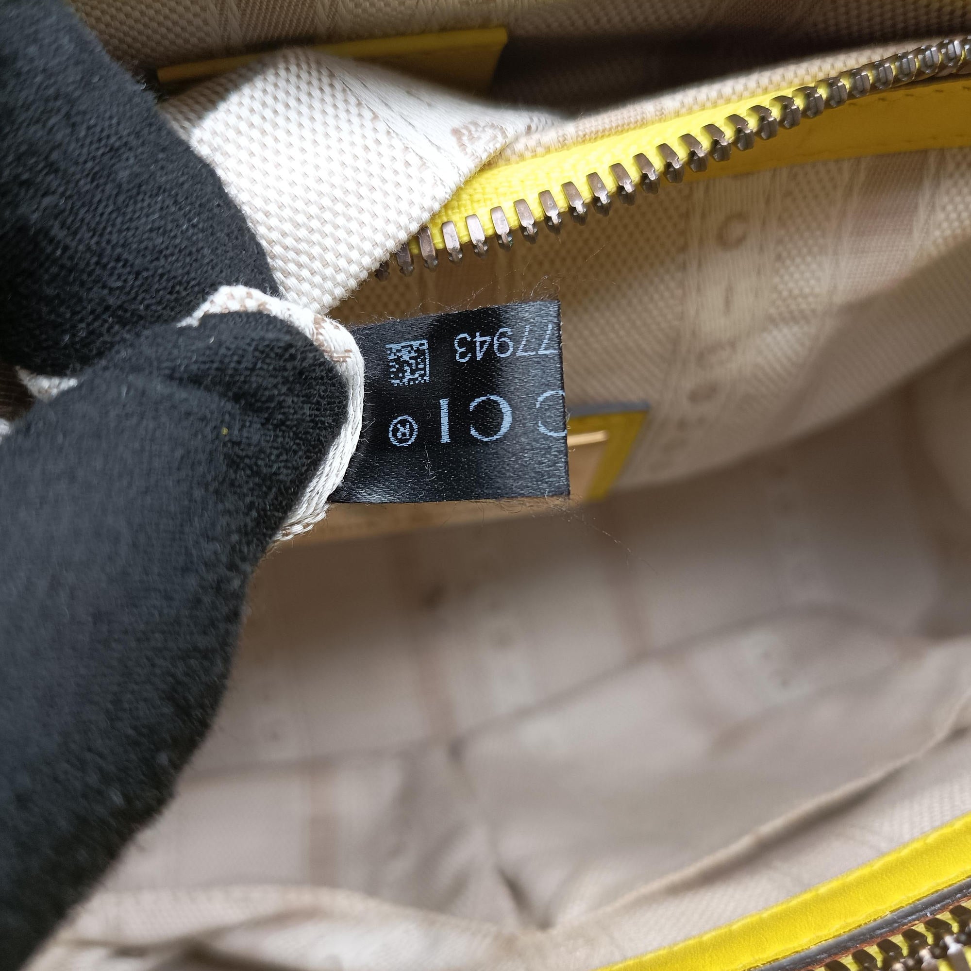 Pre-owned Gucci Bright Bit Yellow Patent 371925 shoulderbag | stylenewstar