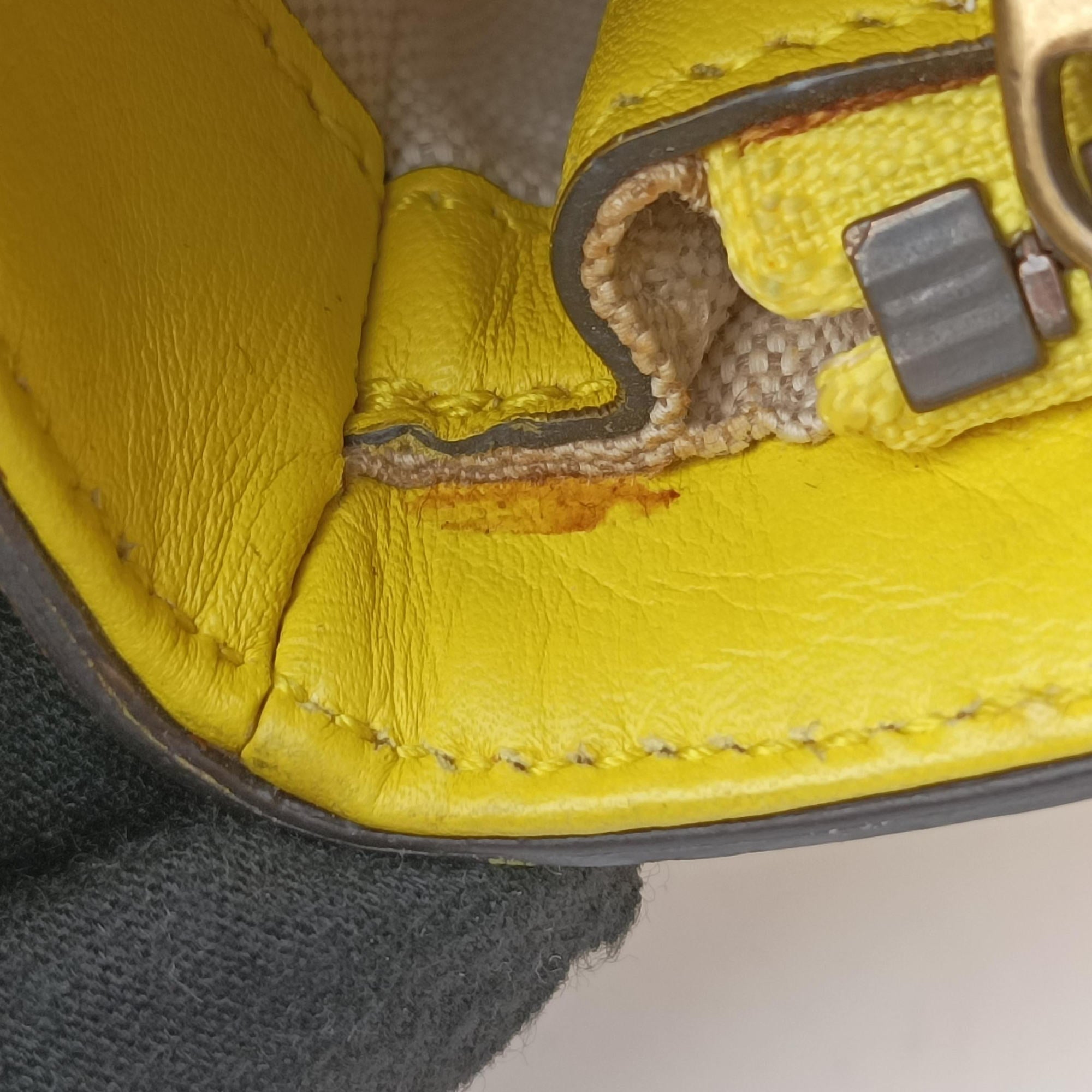 Pre-owned Gucci Bright Bit Yellow Patent 371925 shoulderbag | stylenewstar