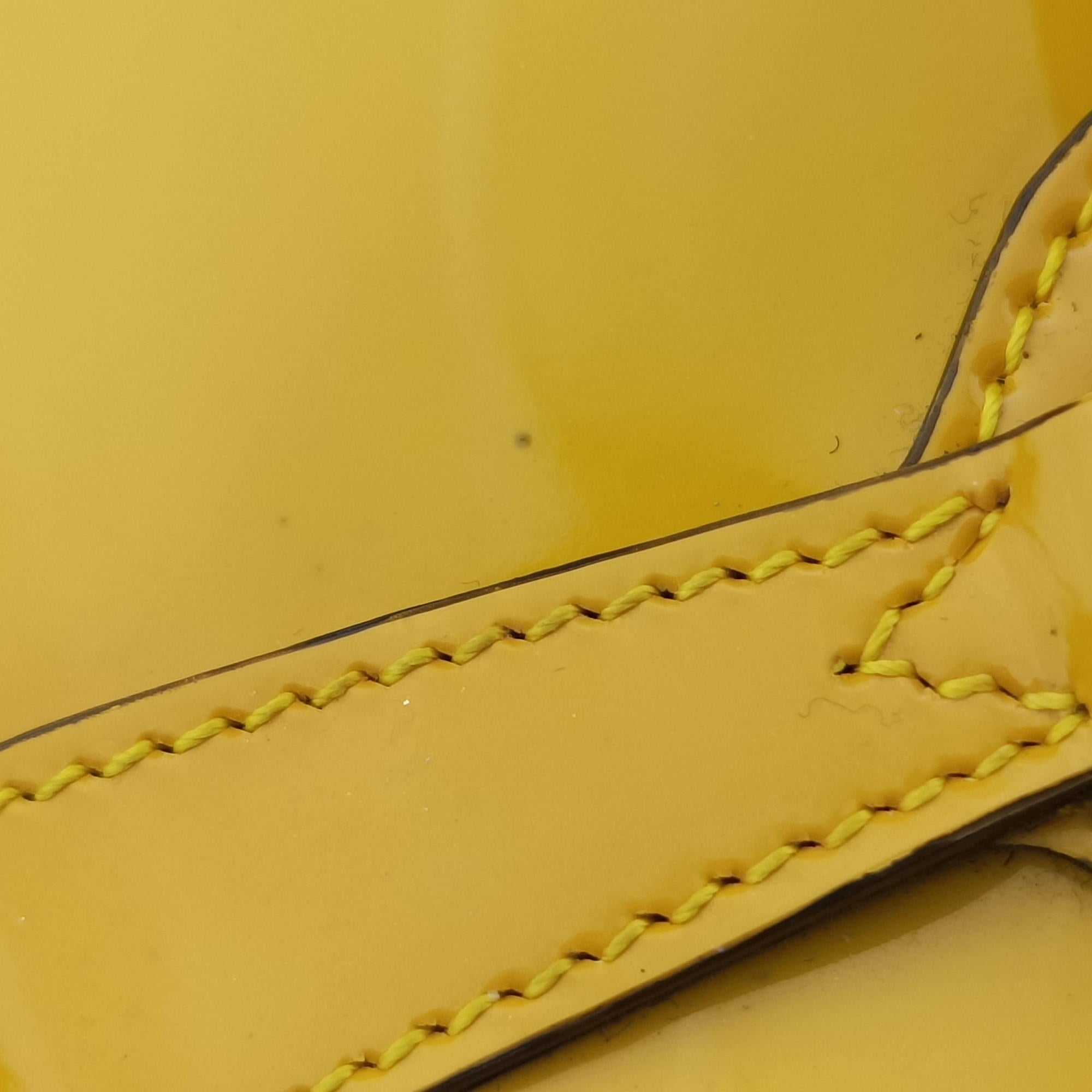 Pre-owned Gucci Bright Bit Yellow Patent 371925 shoulderbag | stylenewstar