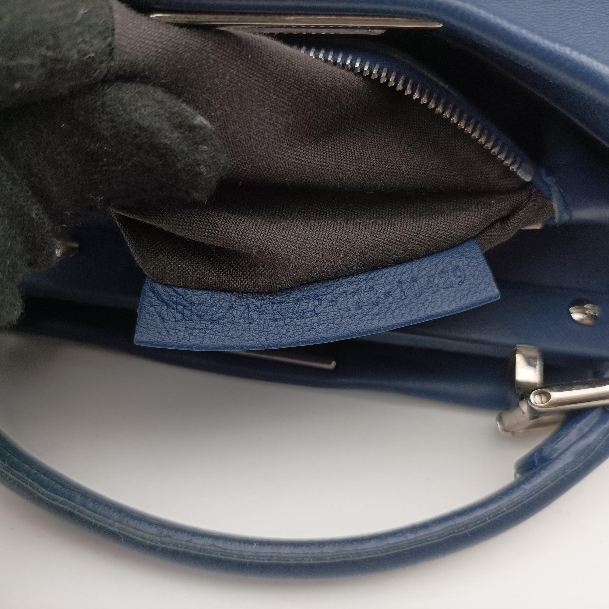 Secondhand Fendi PEEKABOO mini Blue Leather 8BN244 shoulderbag | stylenewstar