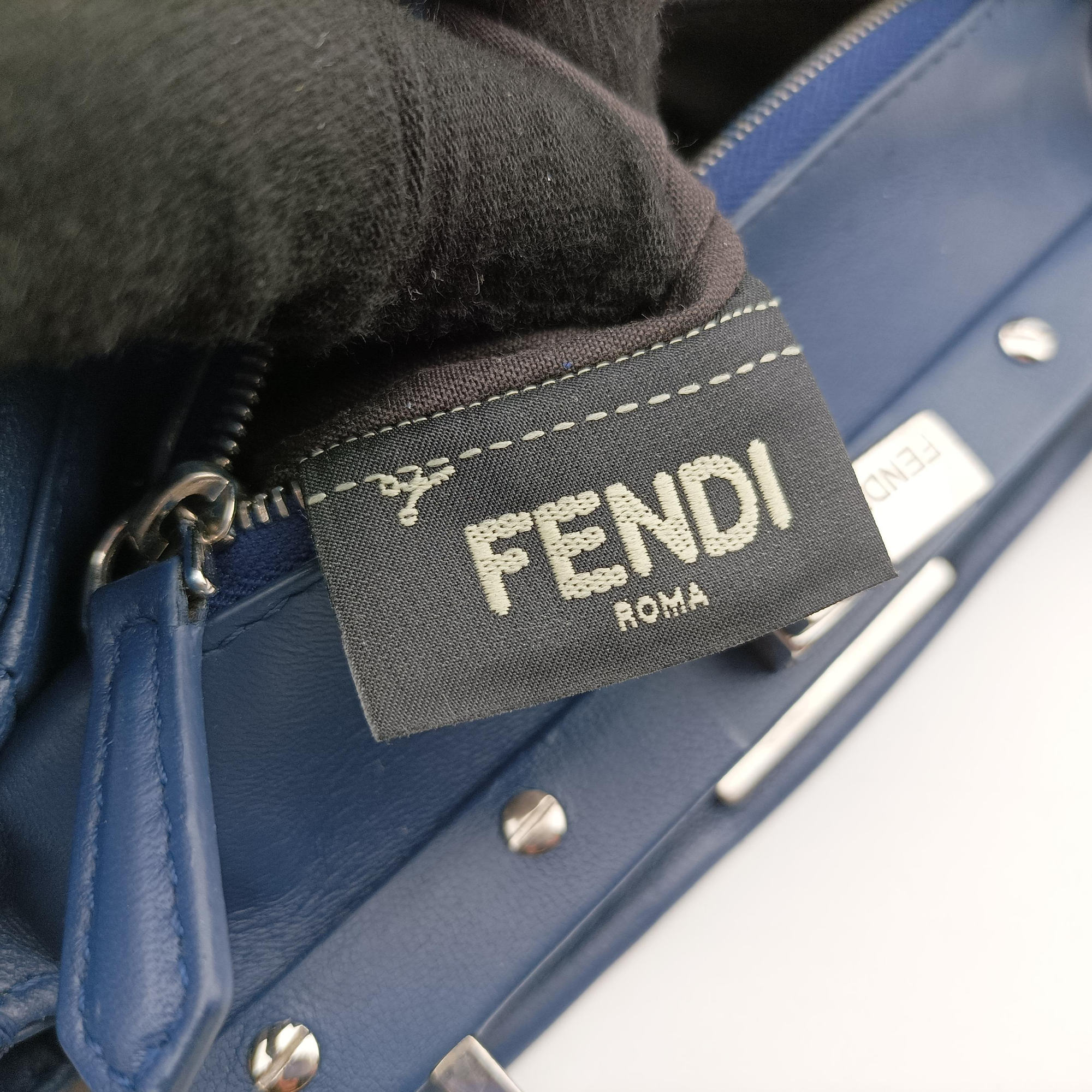 Secondhand Fendi PEEKABOO mini Blue Leather 8BN244 shoulderbag | stylenewstar