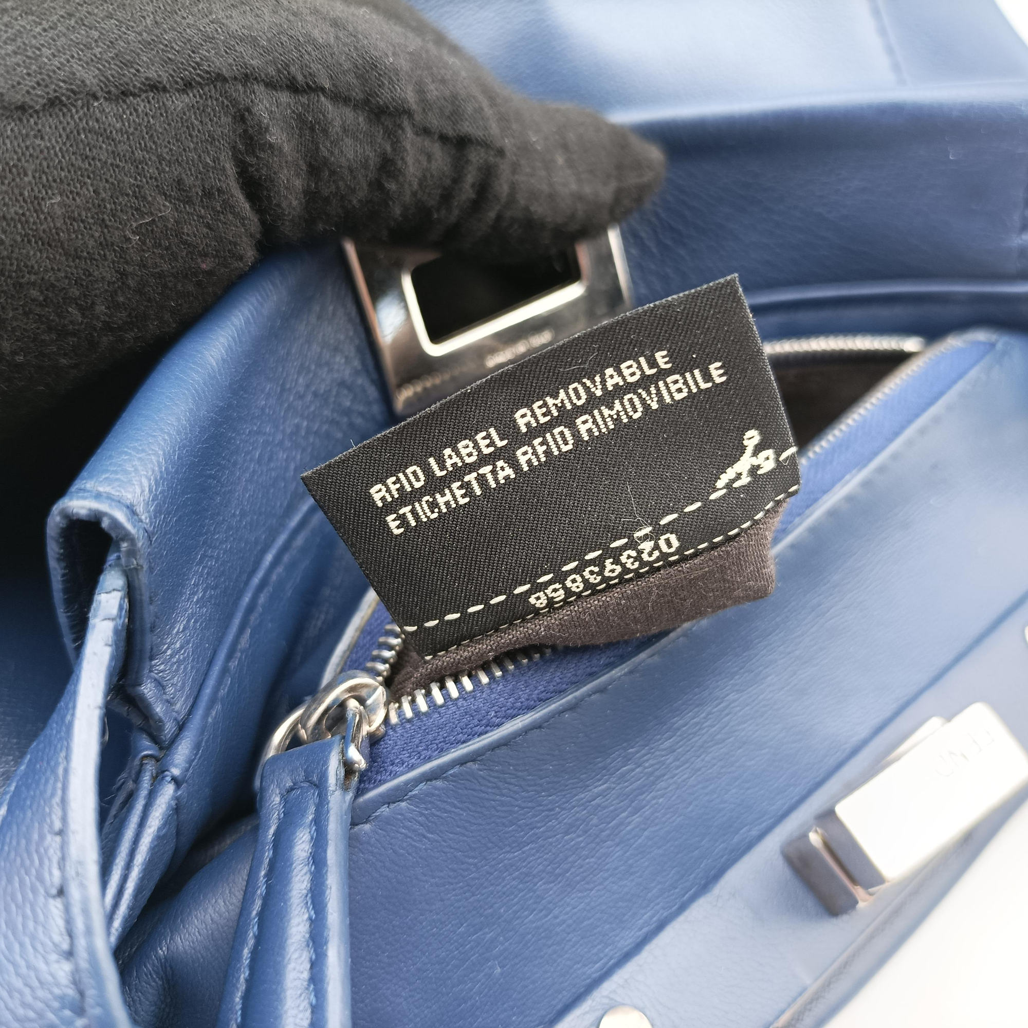 Secondhand Fendi PEEKABOO mini Blue Leather 8BN244 shoulderbag | stylenewstar