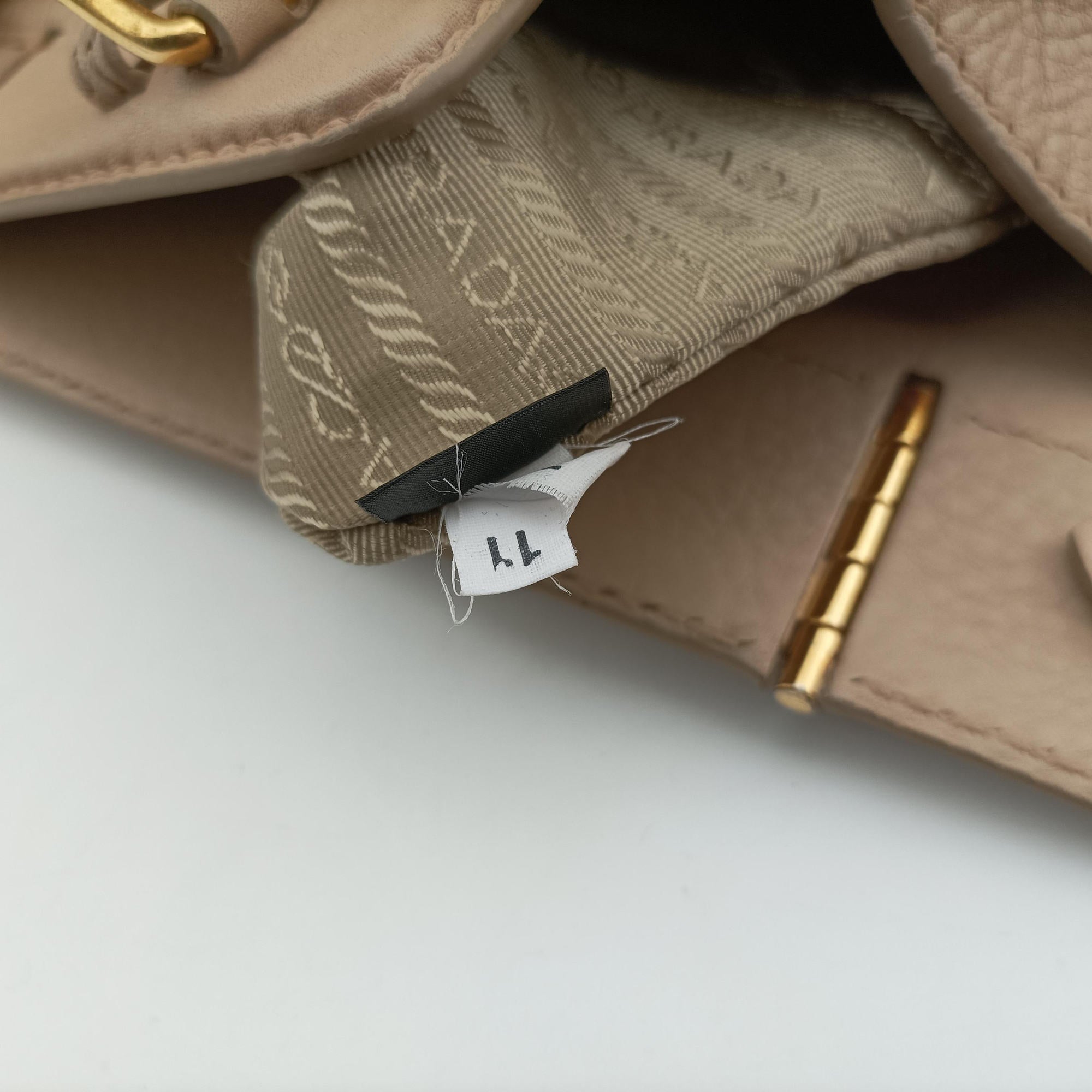 Pre-owned Prada Cervo Frame Satchel Beige Leather  shoulderbag | stylenewstar