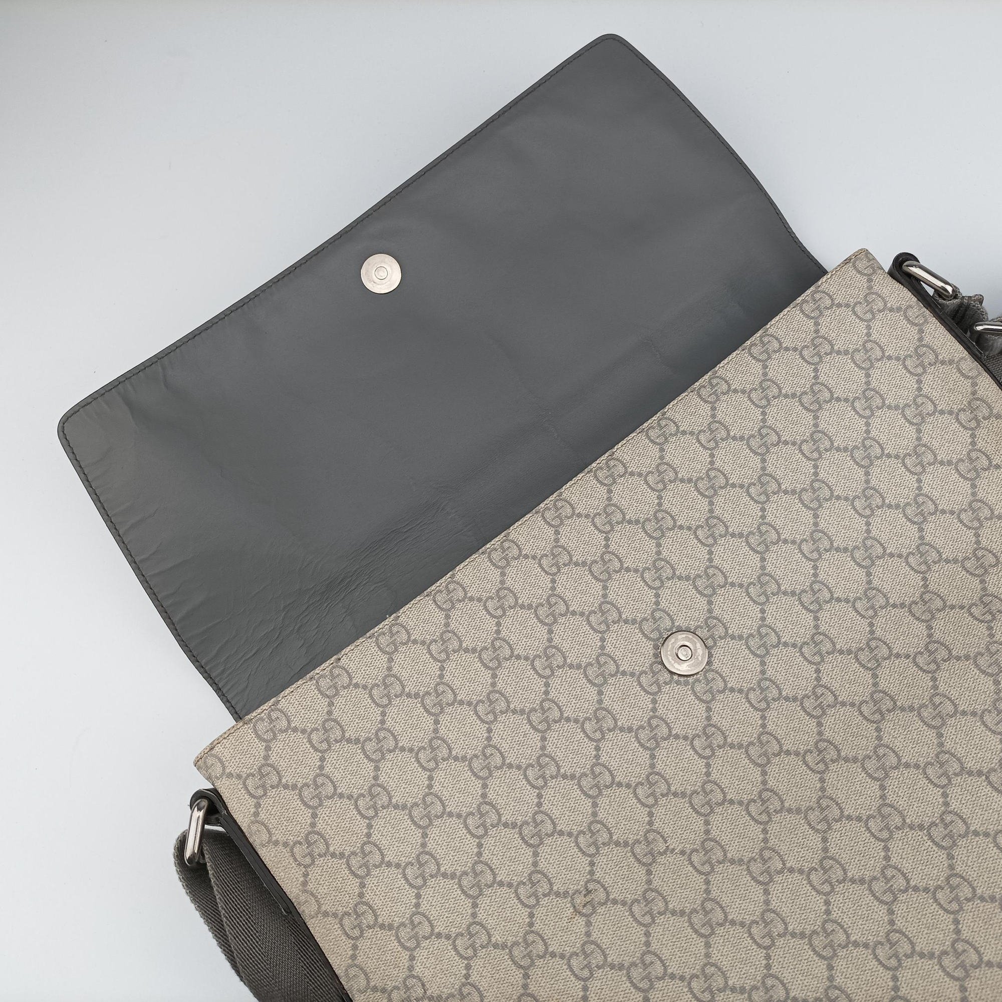 Pre-owned Gucci GG Supreme Messenger Beige×gray PVC coated canvas×Leather 353429 shoulderbag | stylenewstar