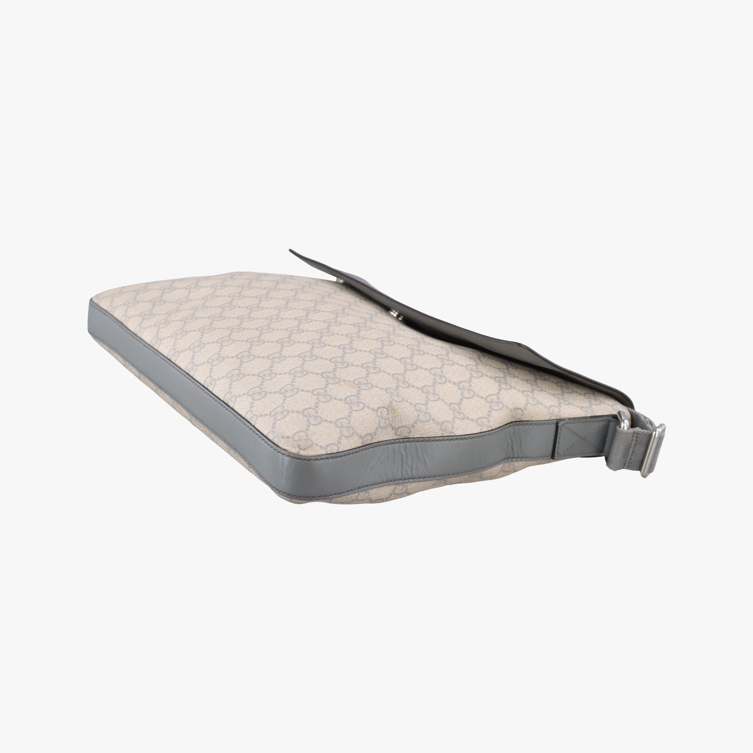 Pre-owned Gucci GG Supreme Messenger Beige×gray PVC coated canvas×Leather 353429 shoulderbag | stylenewstar
