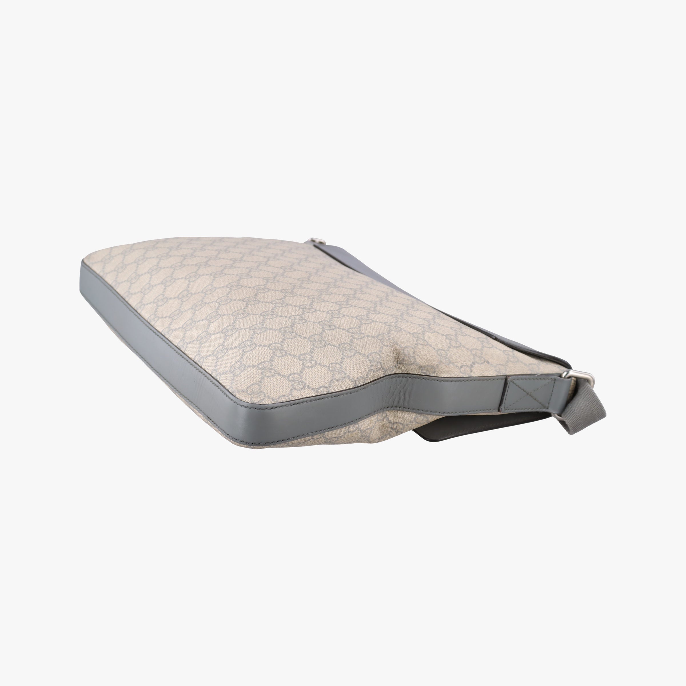 Pre-owned Gucci GG Supreme Messenger Beige×gray PVC coated canvas×Leather 353429 shoulderbag | stylenewstar