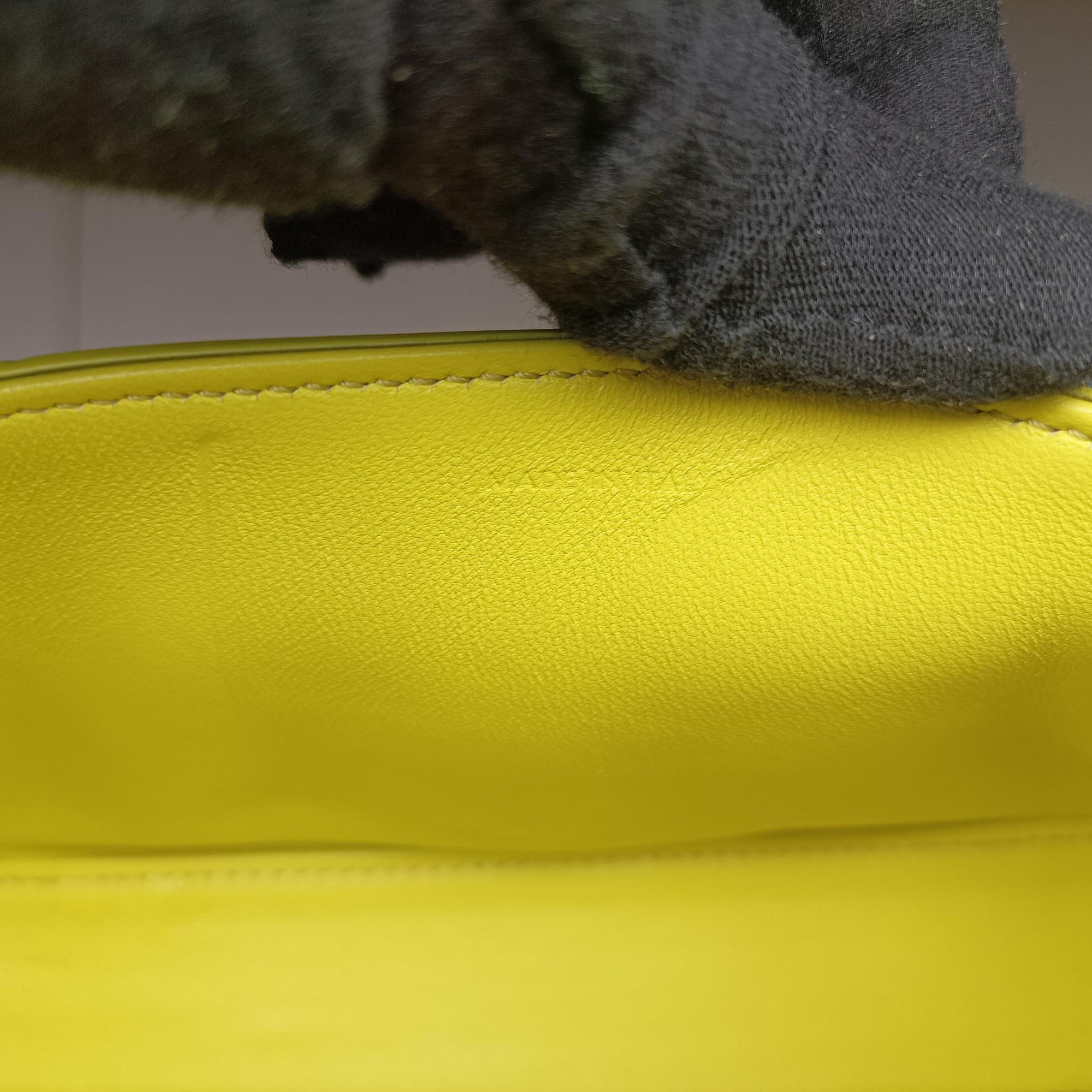 Pre-owned Celine Triomphe Chain Yellow Leather  shoulderbag | stylenewstar