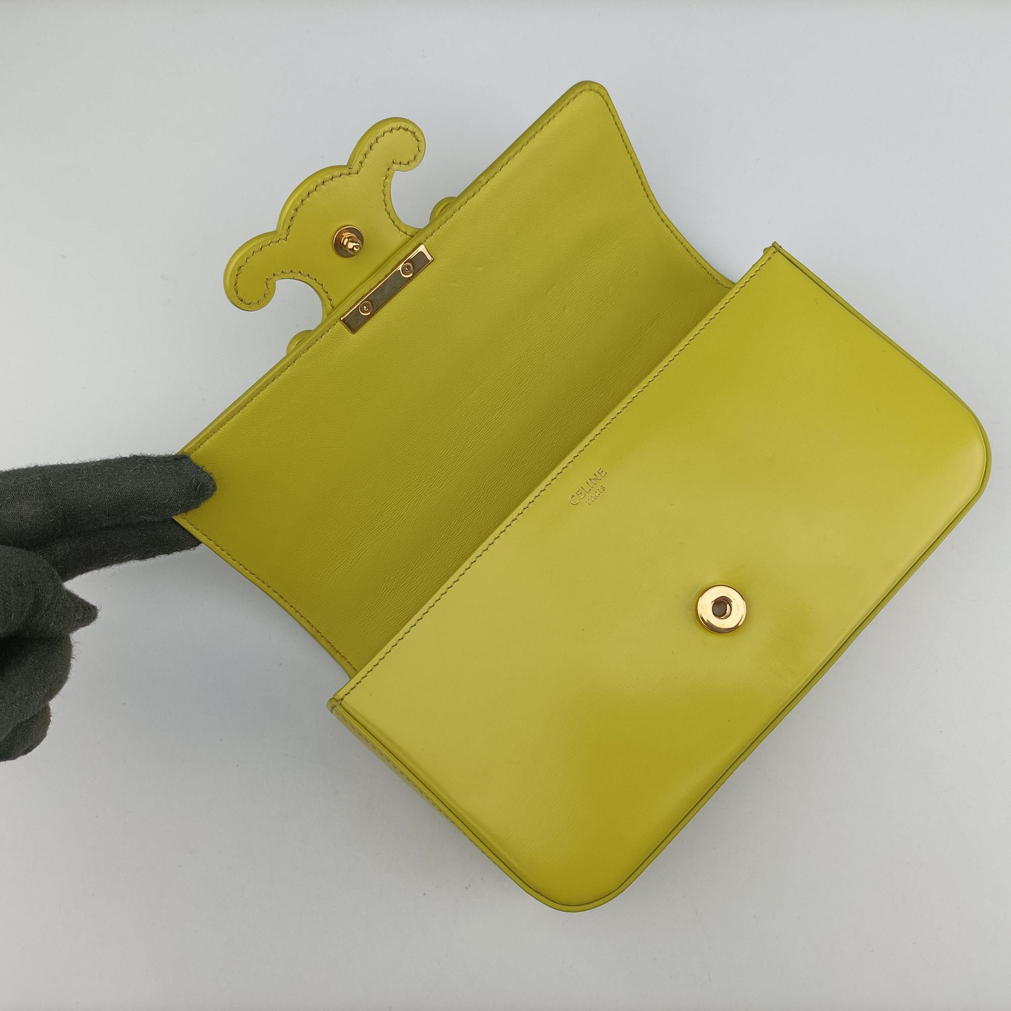 Pre-owned Celine Triomphe Chain Yellow Leather  shoulderbag | stylenewstar