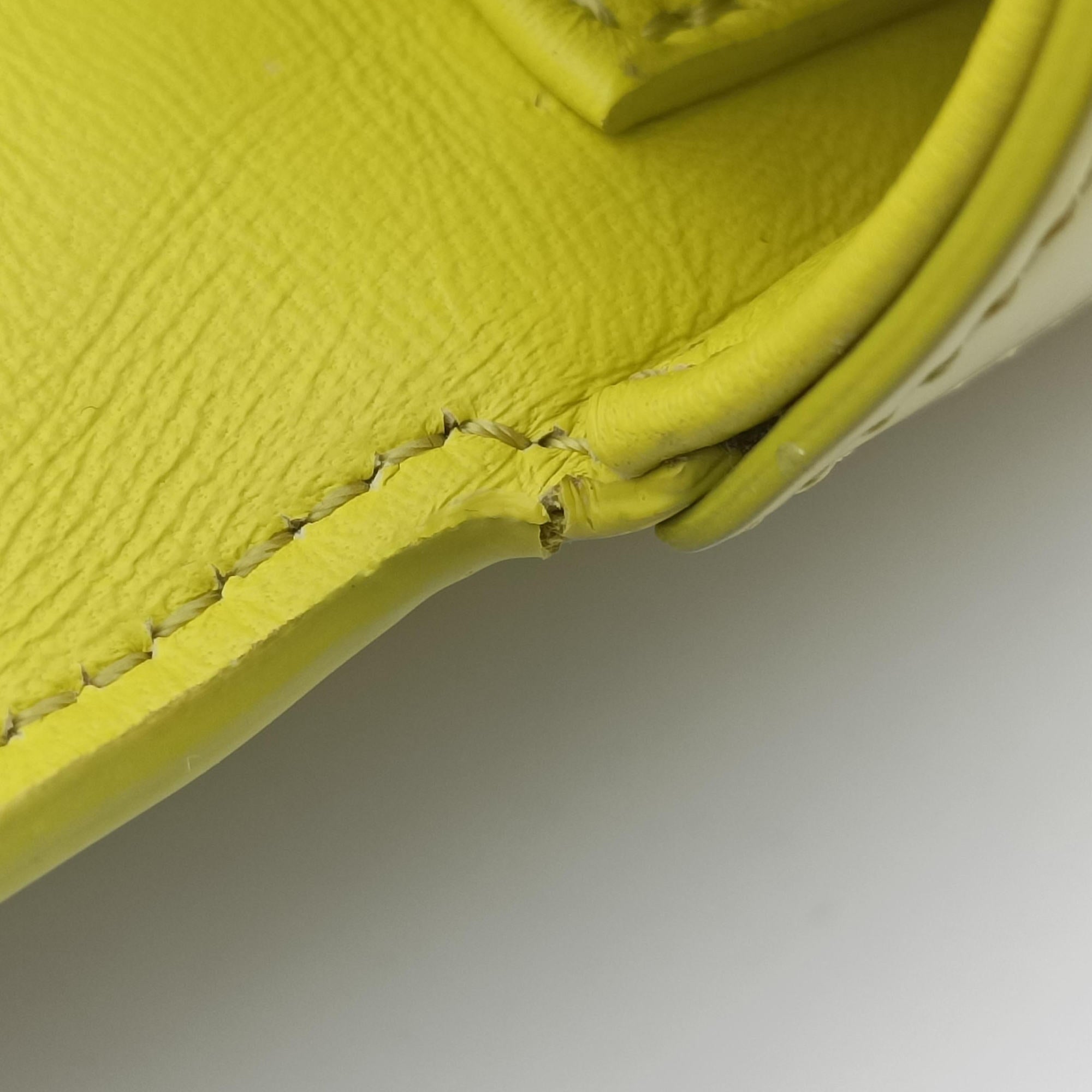 Pre-owned Celine Triomphe Chain Yellow Leather  shoulderbag | stylenewstar