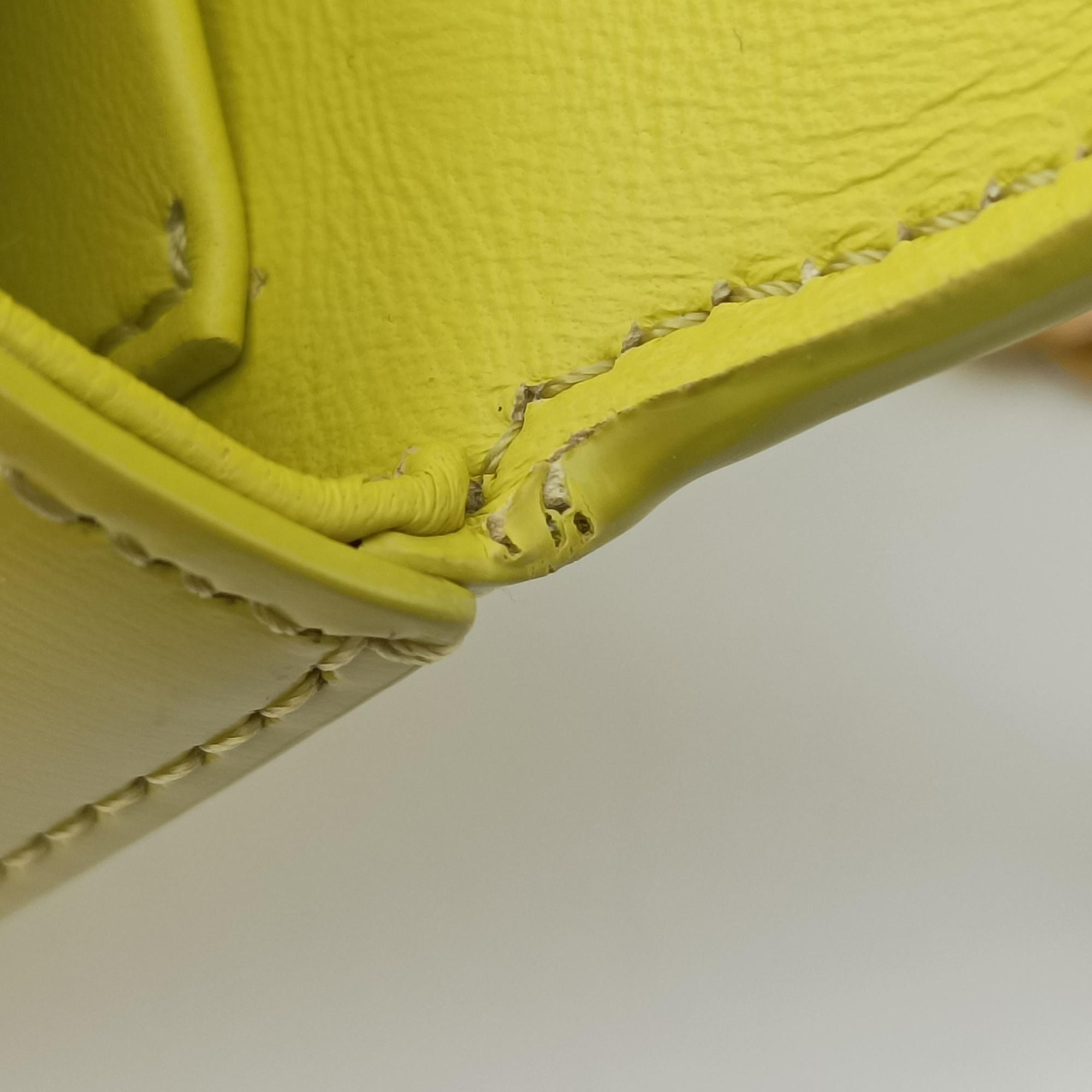 Pre-owned Celine Triomphe Chain Yellow Leather  shoulderbag | stylenewstar