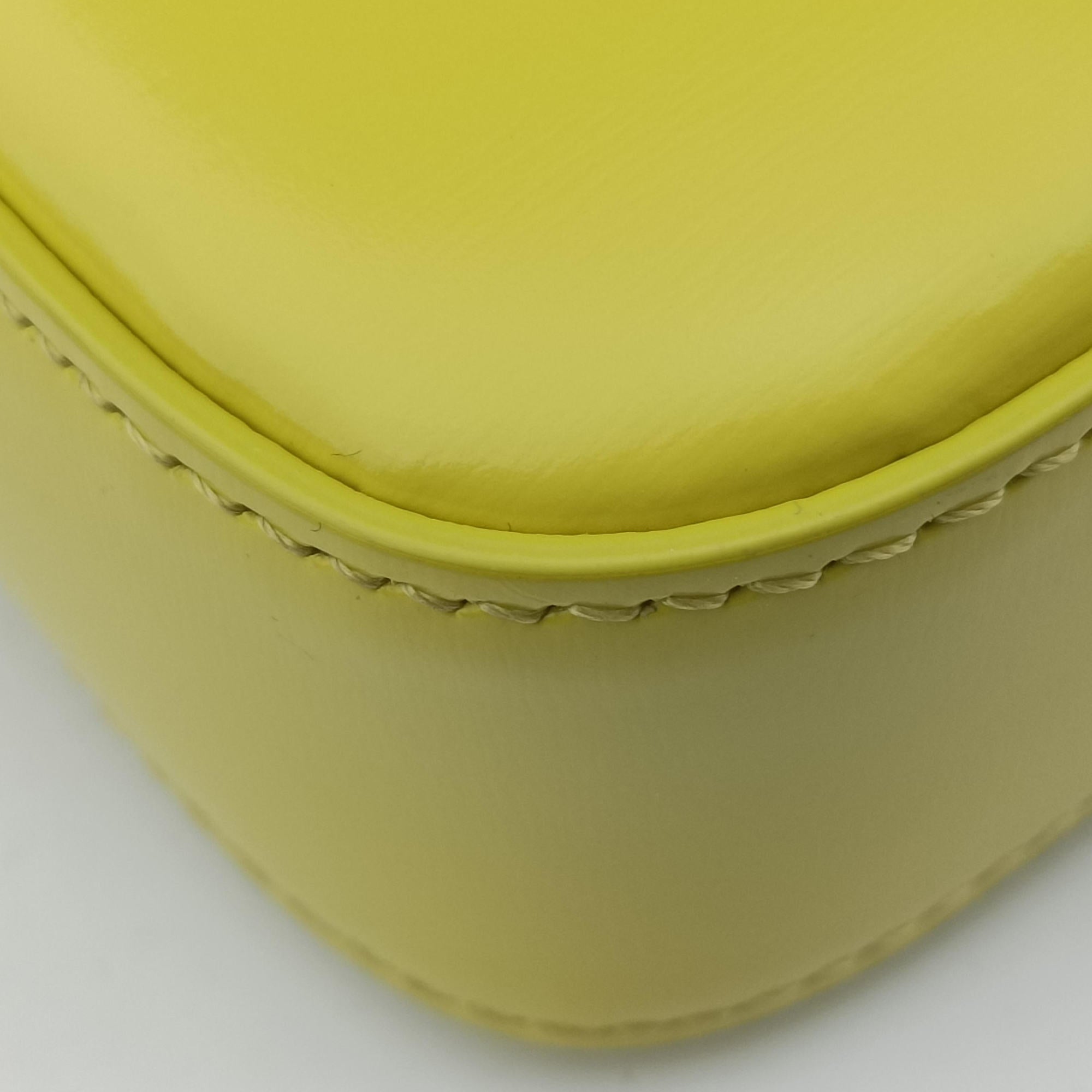 Pre-owned Celine Triomphe Chain Yellow Leather  shoulderbag | stylenewstar