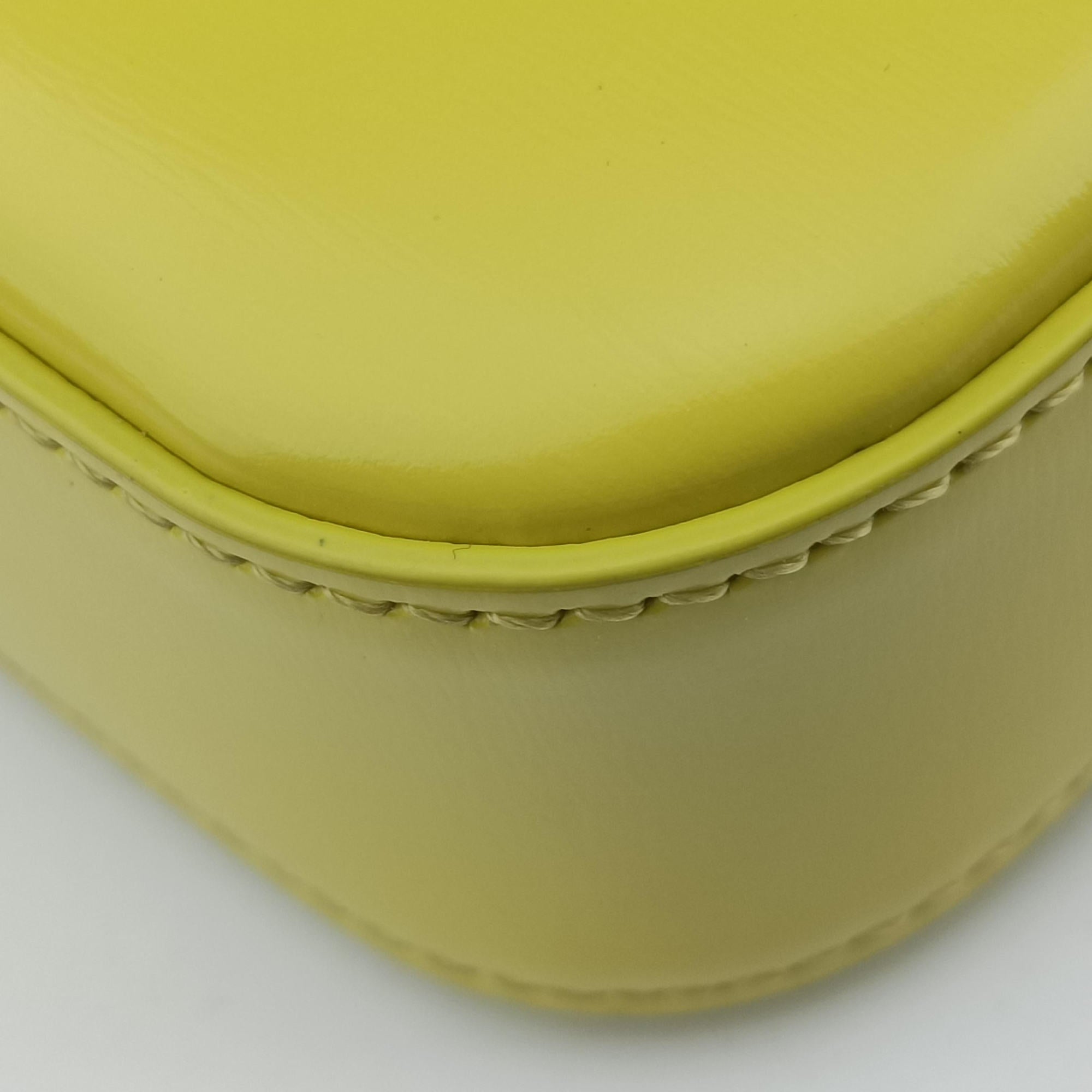 Pre-owned Celine Triomphe Chain Yellow Leather  shoulderbag | stylenewstar