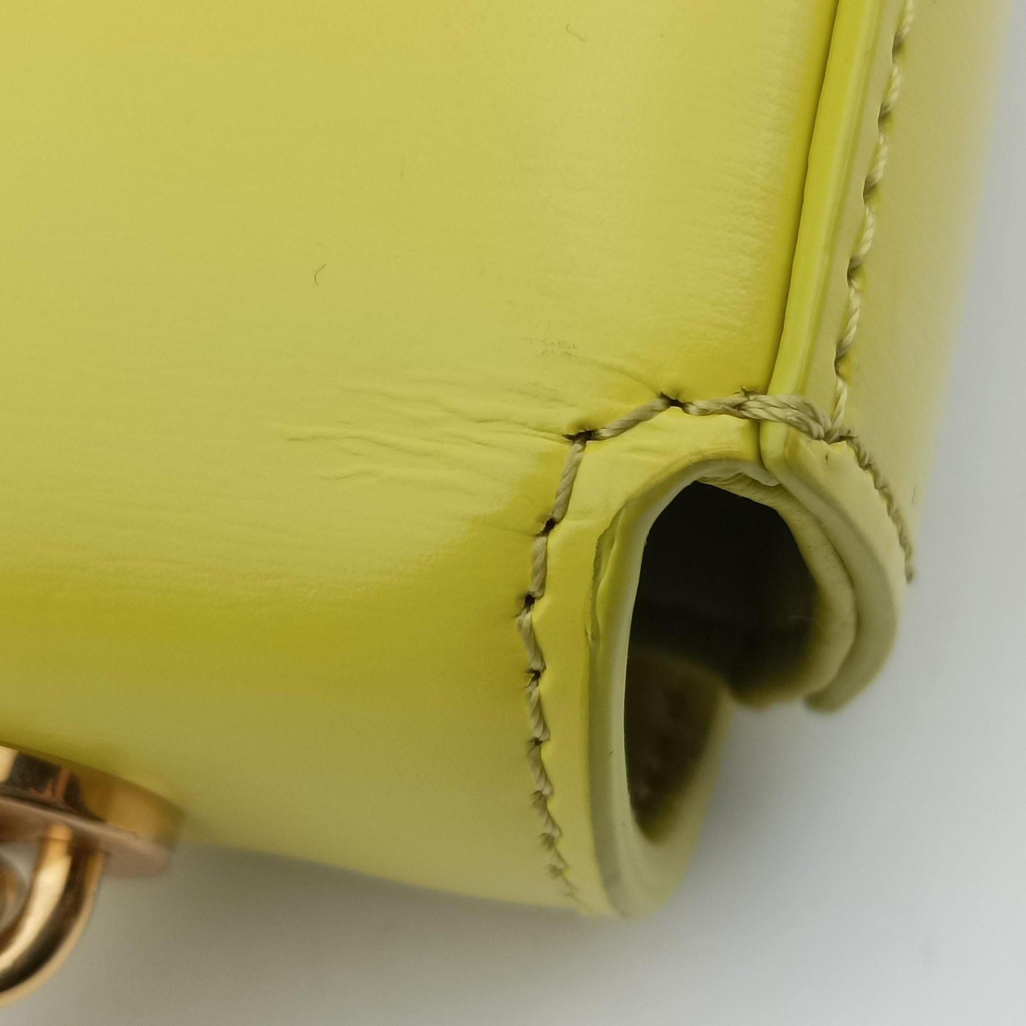 Pre-owned Celine Triomphe Chain Yellow Leather  shoulderbag | stylenewstar