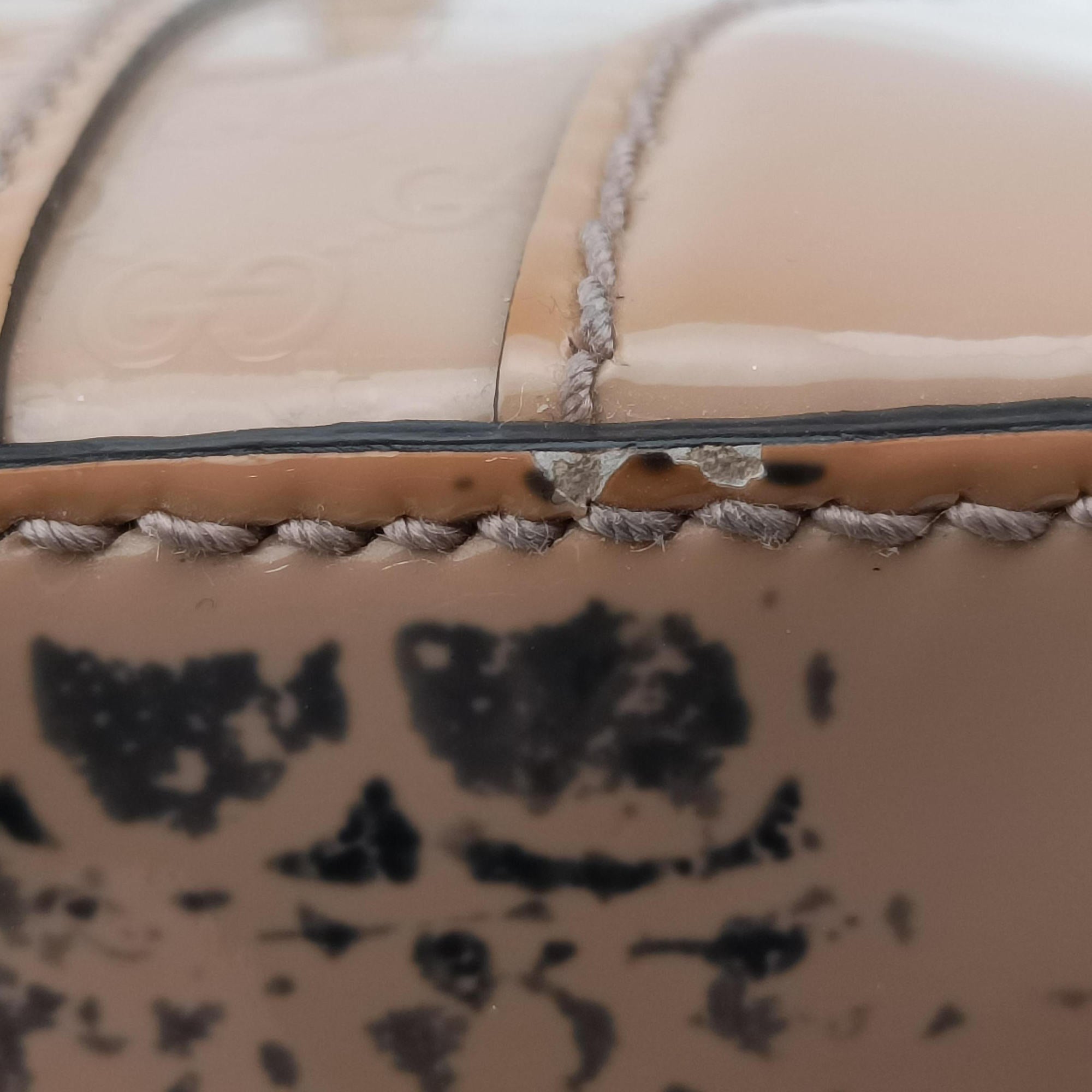 Pre-owned Gucci Microguccissima Beige Patent Leather 309617 shoulderbag | stylenewstar