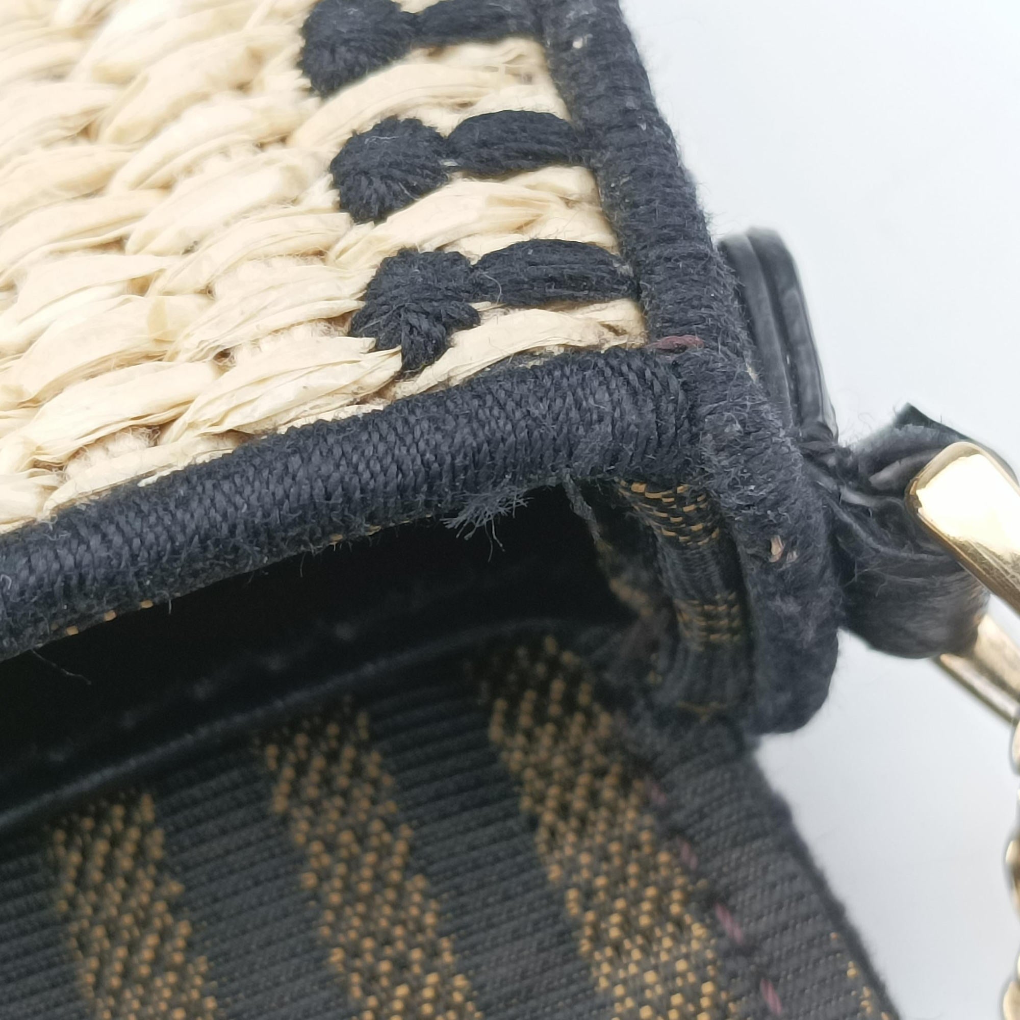 Pre-owned Fendi Nano Baguette Charm BlackxBeige RaffiaxLeather 7AR996 handbag | stylenewstar