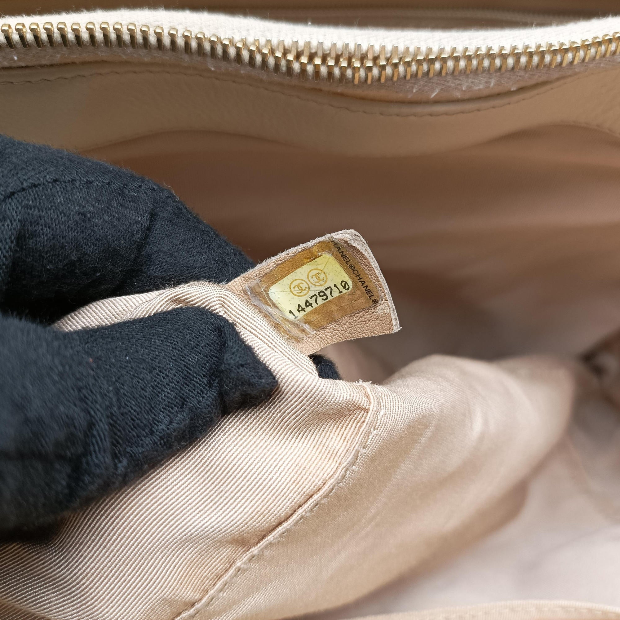 Pre-owned Chanel Matelasse Cocomark GST Beige caviar skin A50995 handbag | stylenewstar