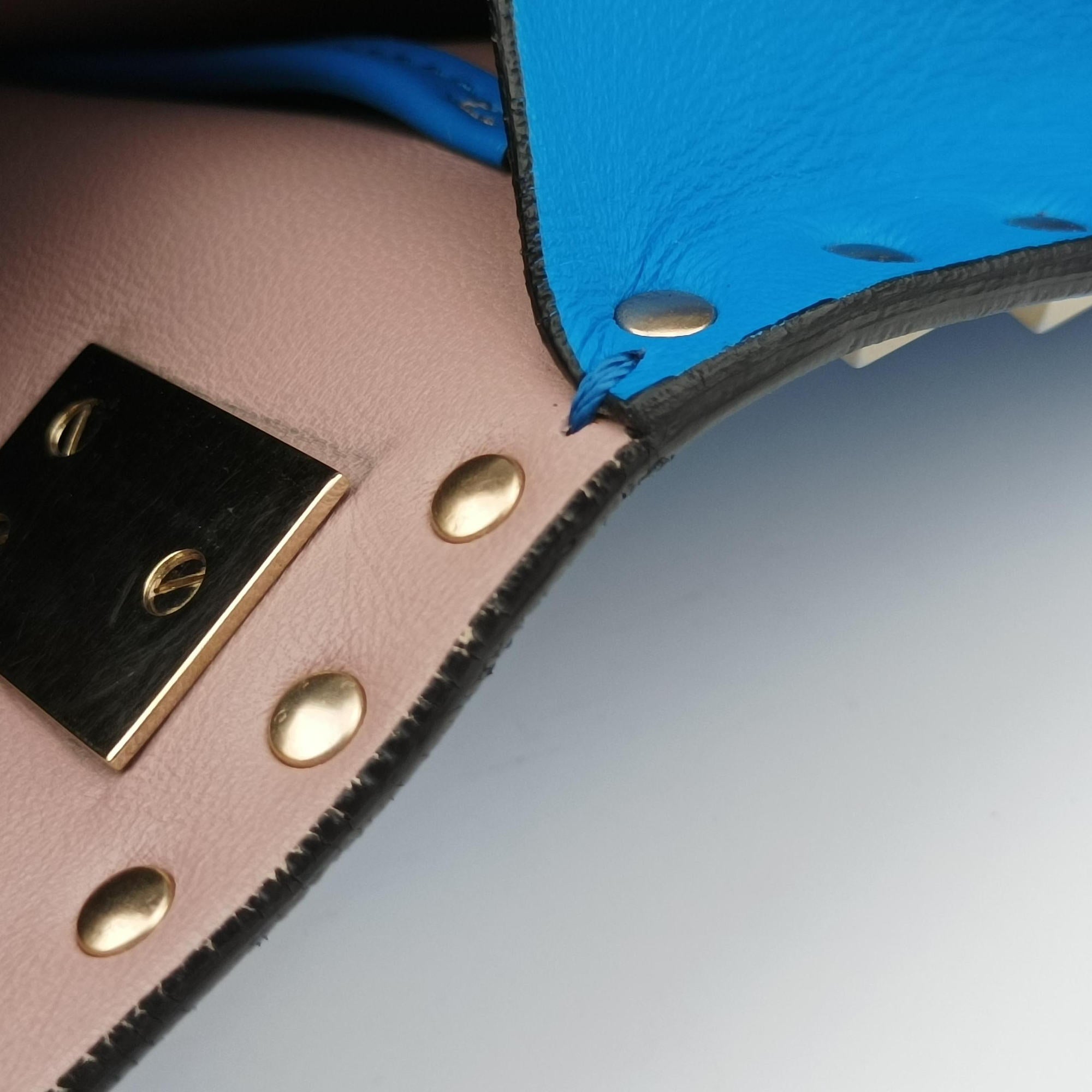 Pre-owned Valentino ROCKSTUD Blue Leather  shoulderbag | stylenewstar