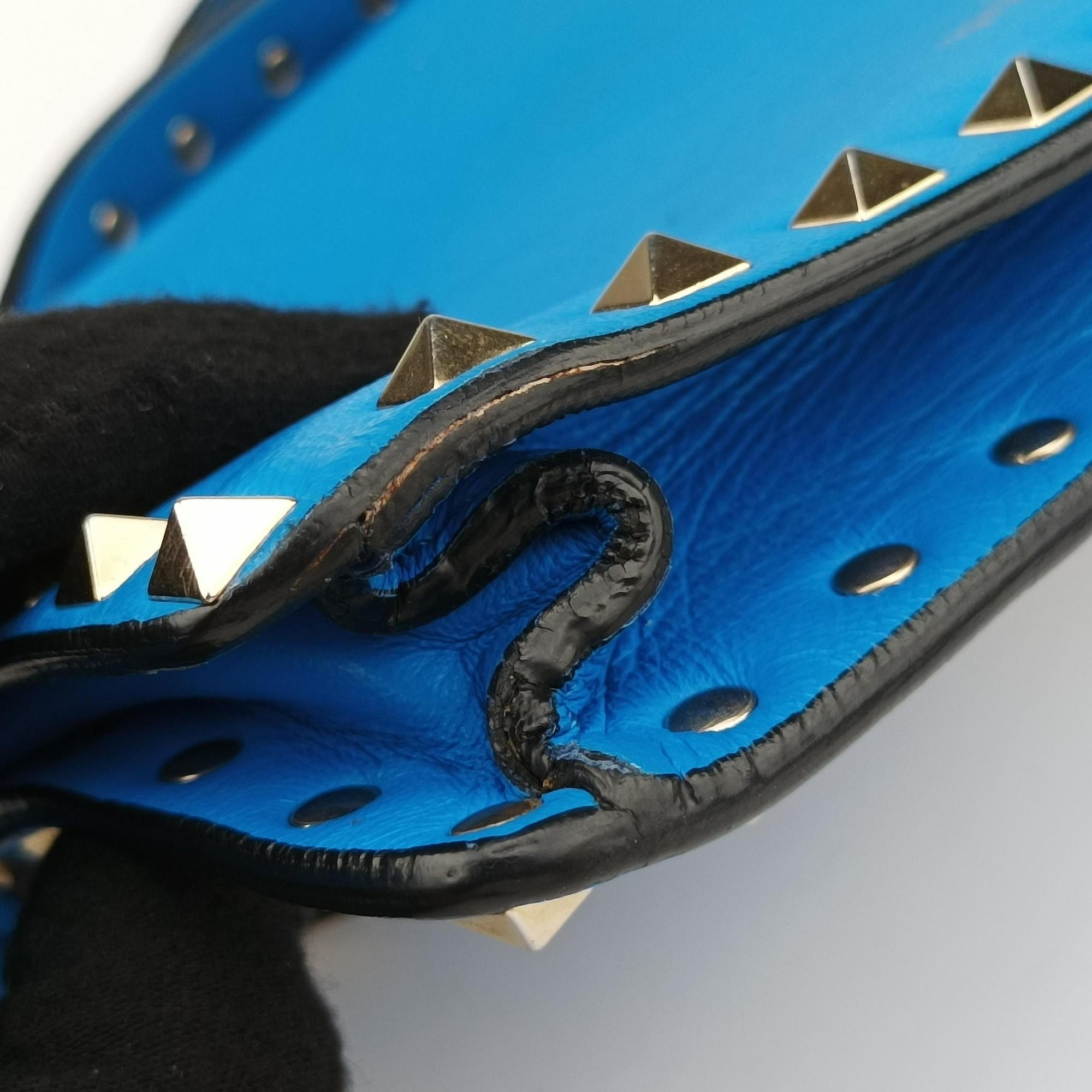 Pre-owned Valentino ROCKSTUD Blue Leather  shoulderbag | stylenewstar