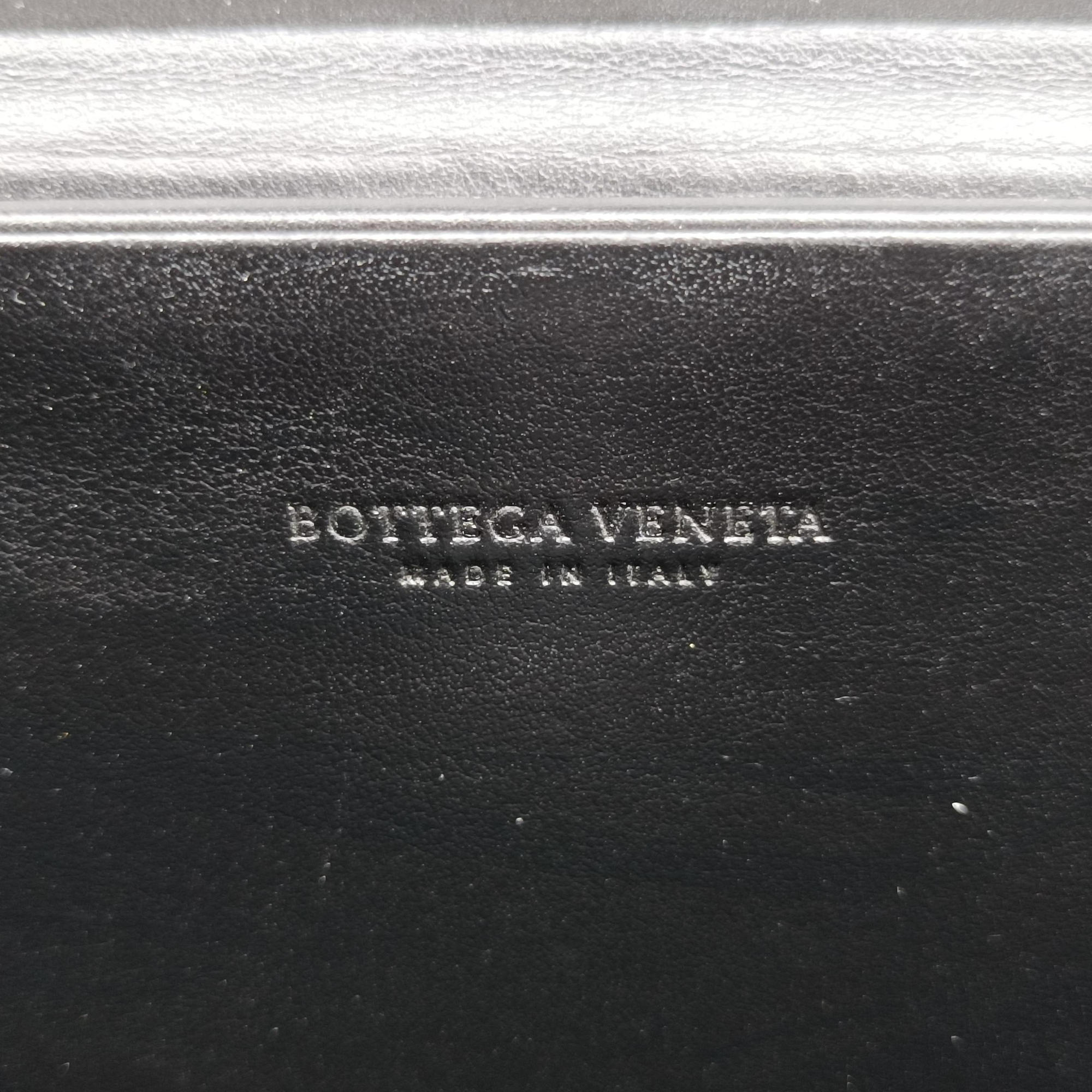 Pre-owned Bottega Veneta Padded Messenger Mini Trunk Black lambskin  shoulderbag | stylenewstar