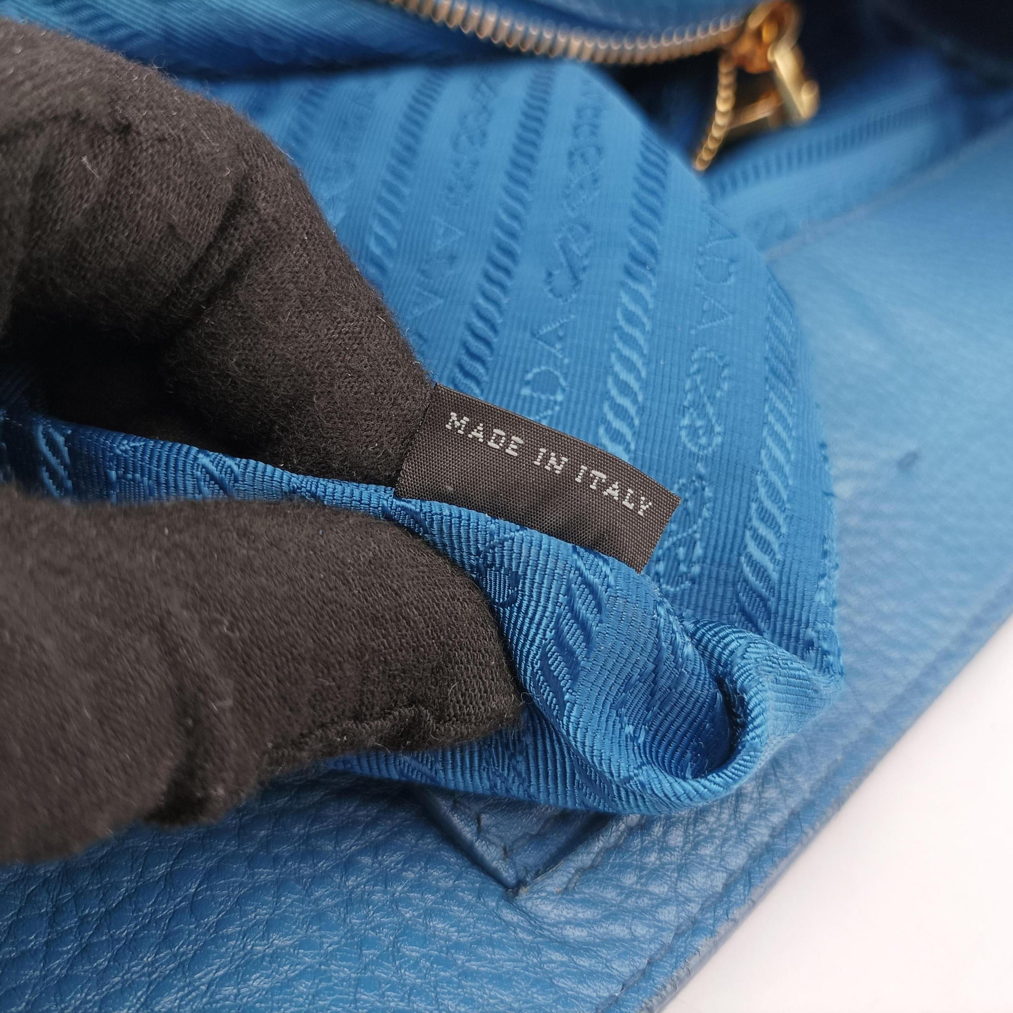 Secondhand Prada Vitello Phoenix Blue Leather BN1713 handbag | stylenewstar