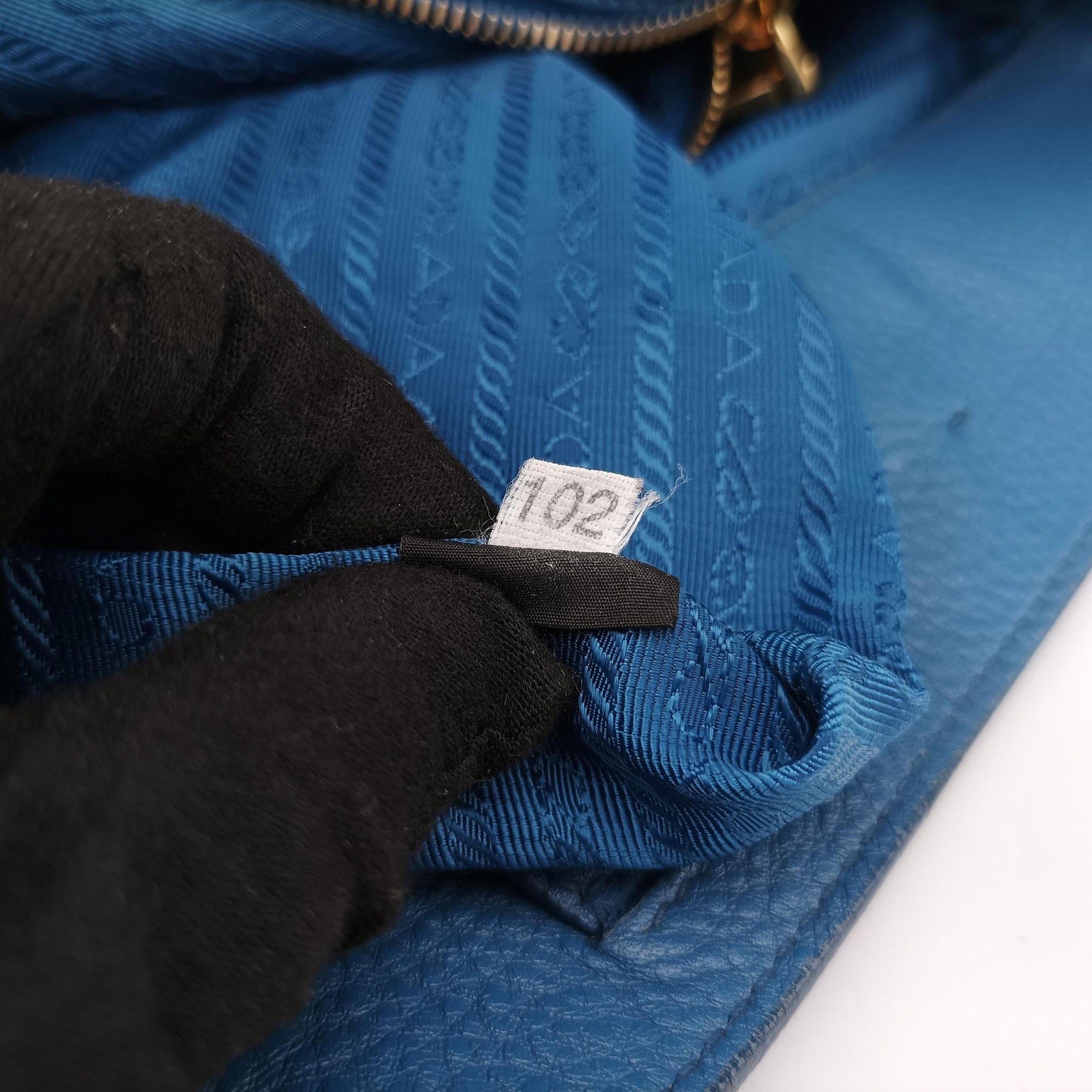 Secondhand Prada Vitello Phoenix Blue Leather BN1713 handbag | stylenewstar