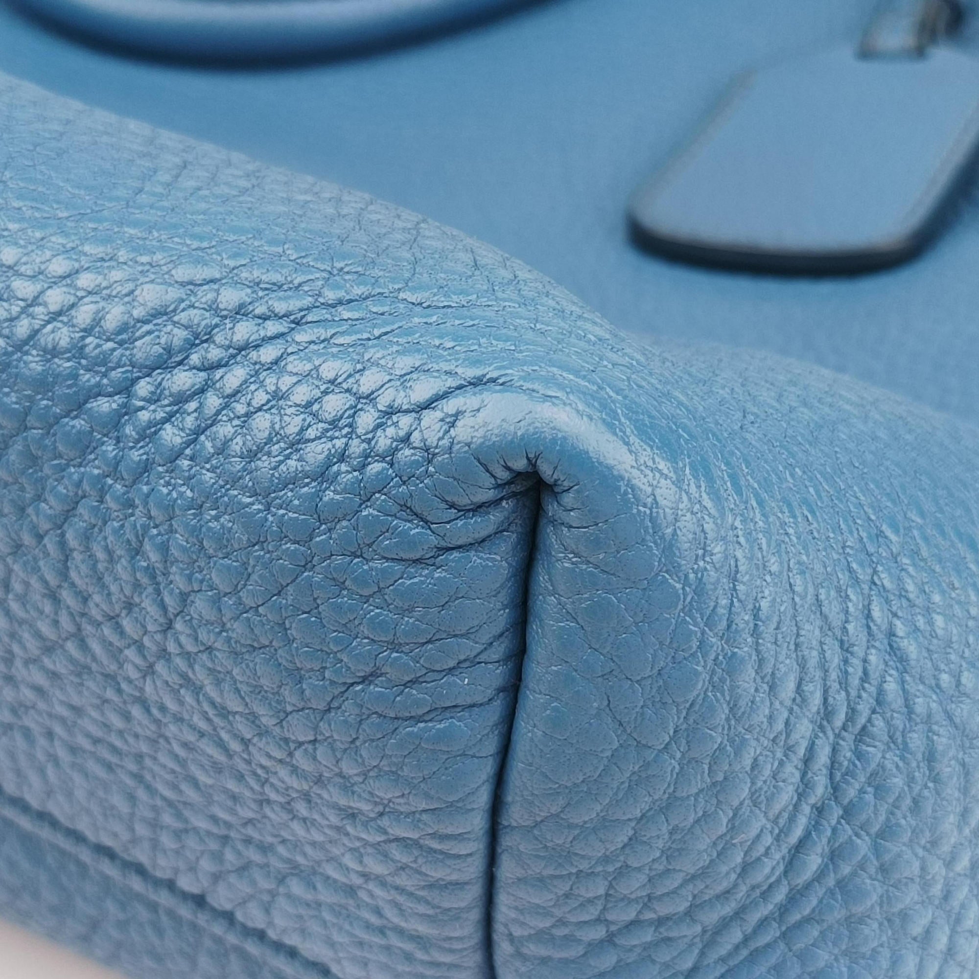 Secondhand Prada Vitello Phoenix Blue Leather BN1713 handbag | stylenewstar